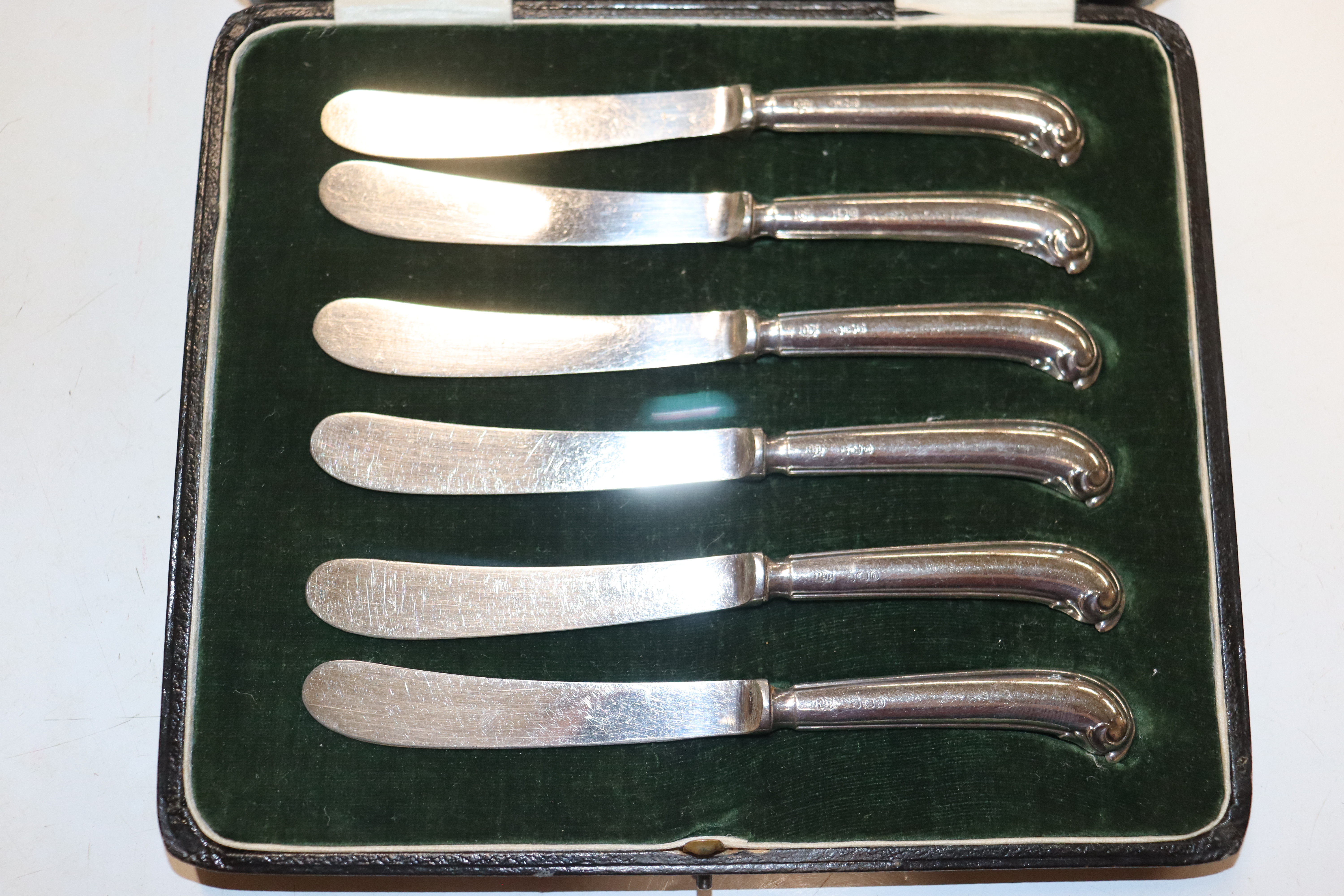 A cased set of six silver handled butter knives; t - Image 2 of 8