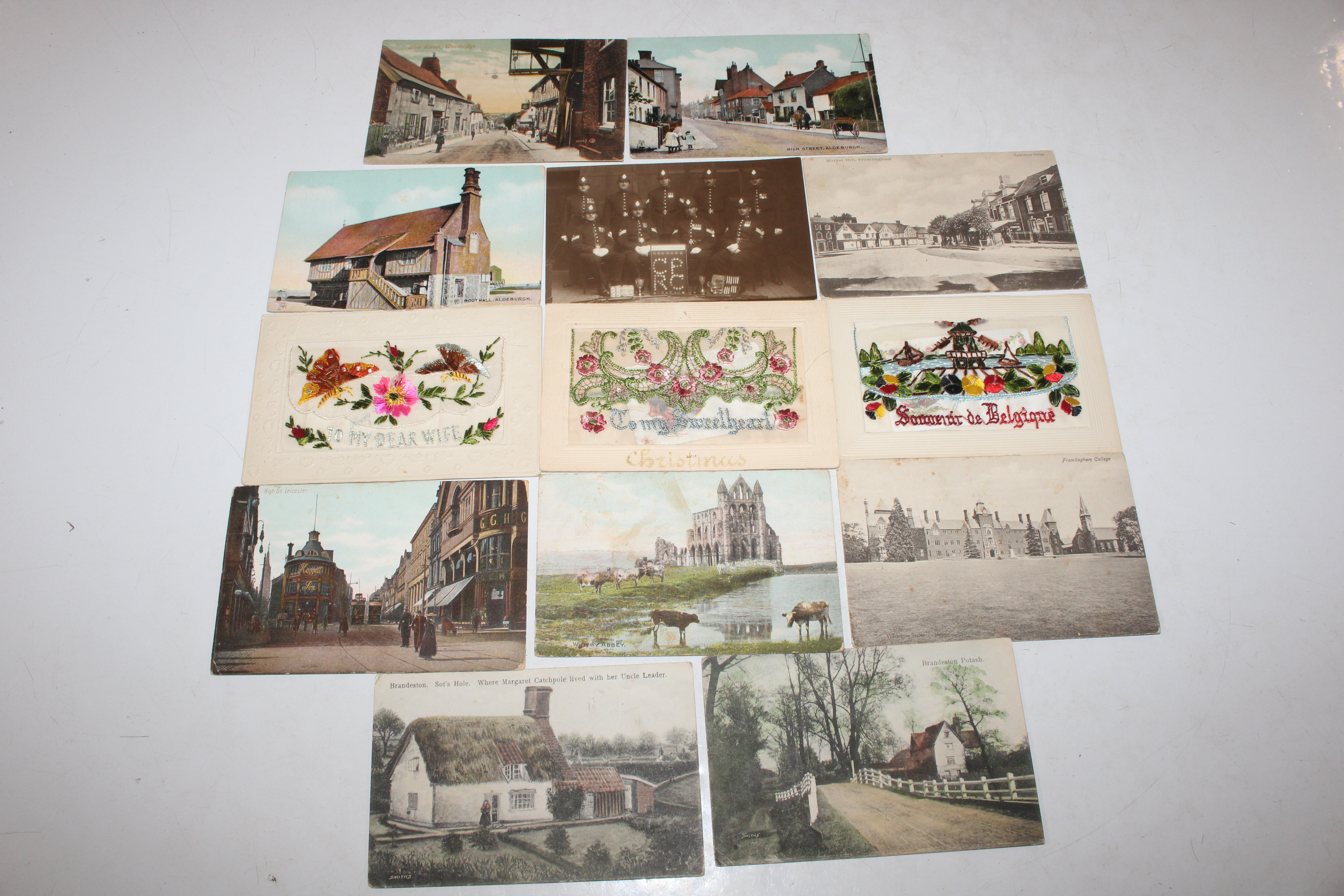 A box containing children's annuals; various ephem - Image 11 of 15