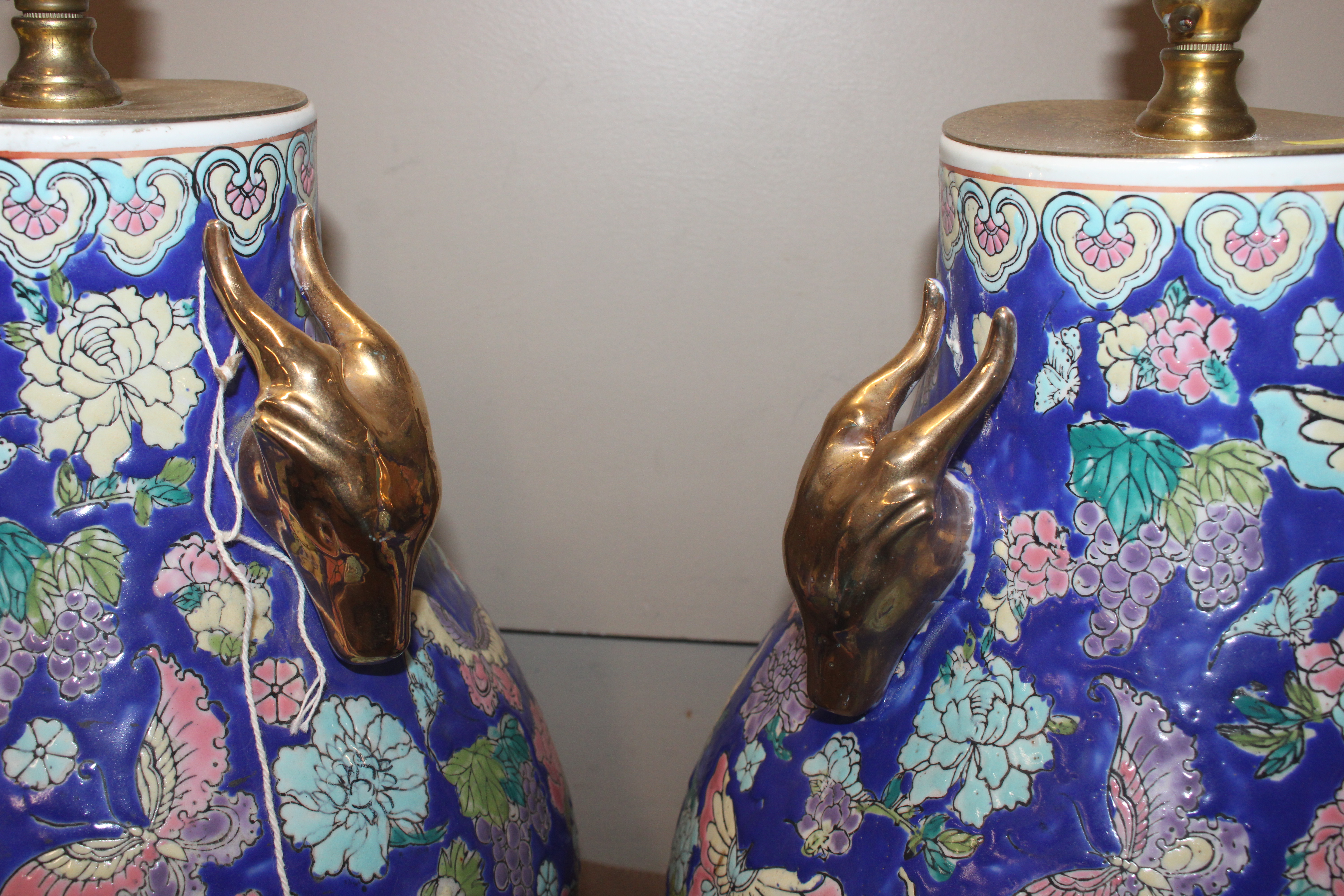 A pair of Oriental style ceramic table lamp bases with gilt rams head decoration on circular black - Image 5 of 9