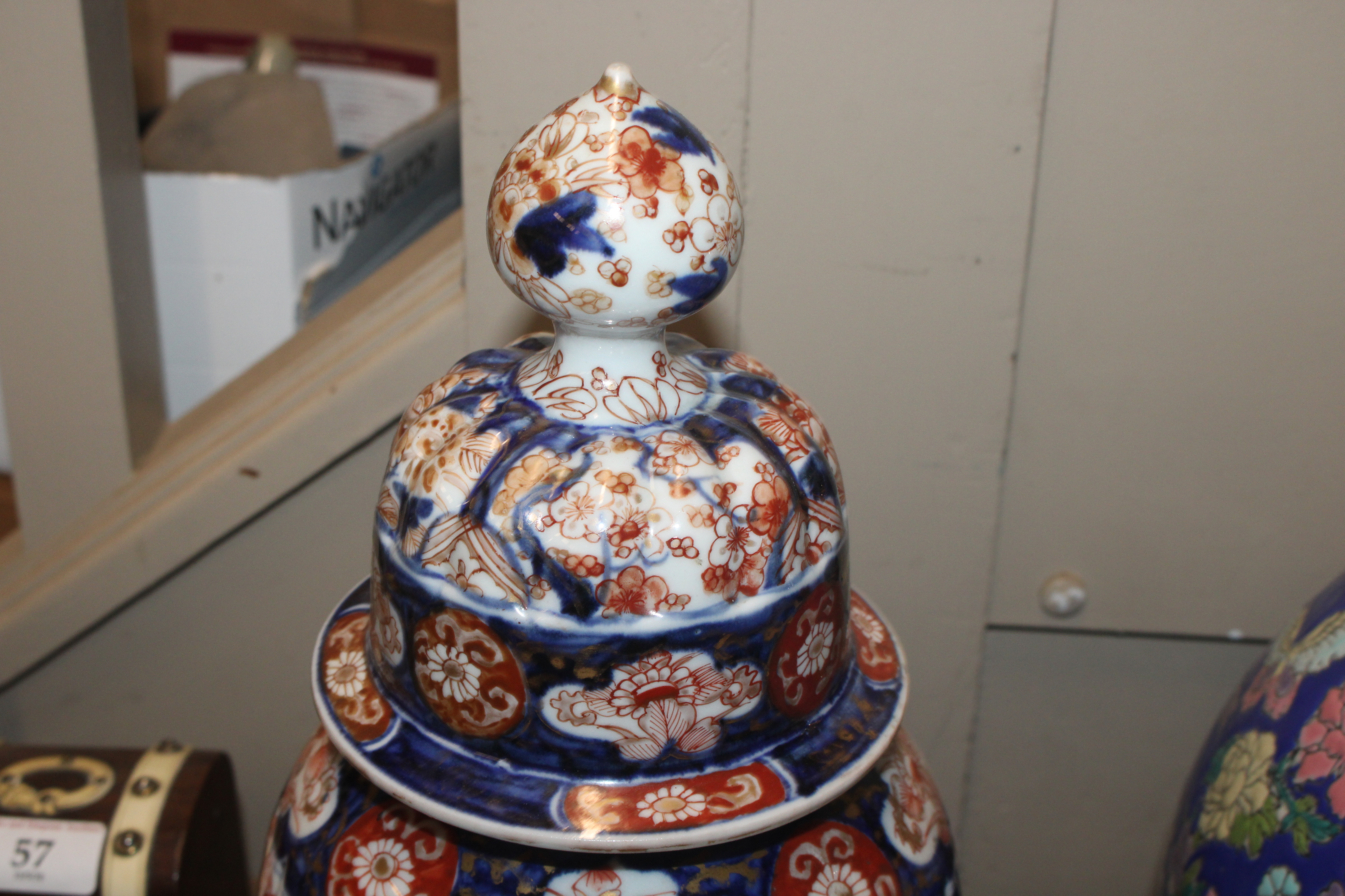 Am Imari baluster vase and cover - Image 7 of 12