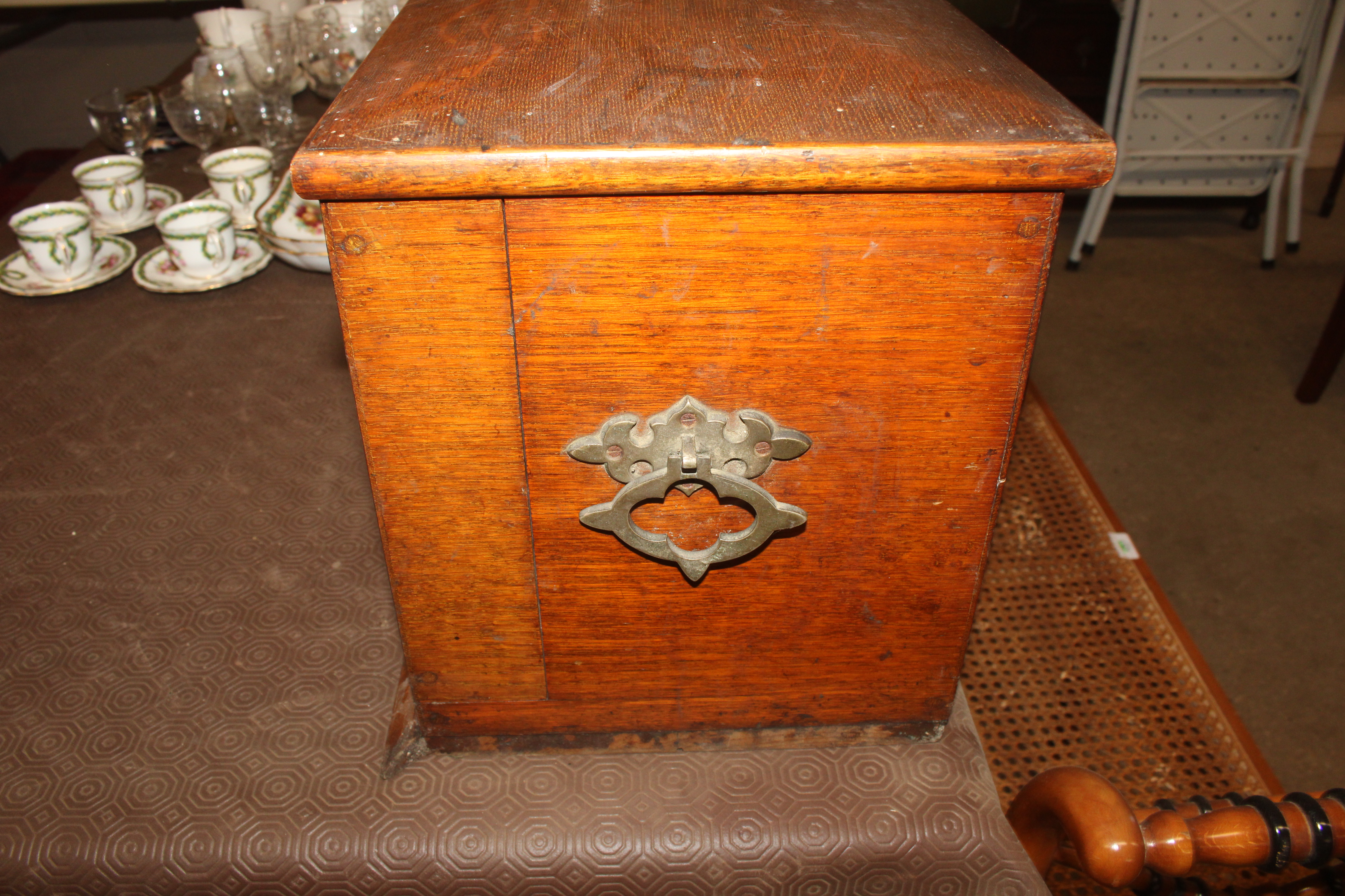 A late Victorian oak stationery cabinet - Image 13 of 19