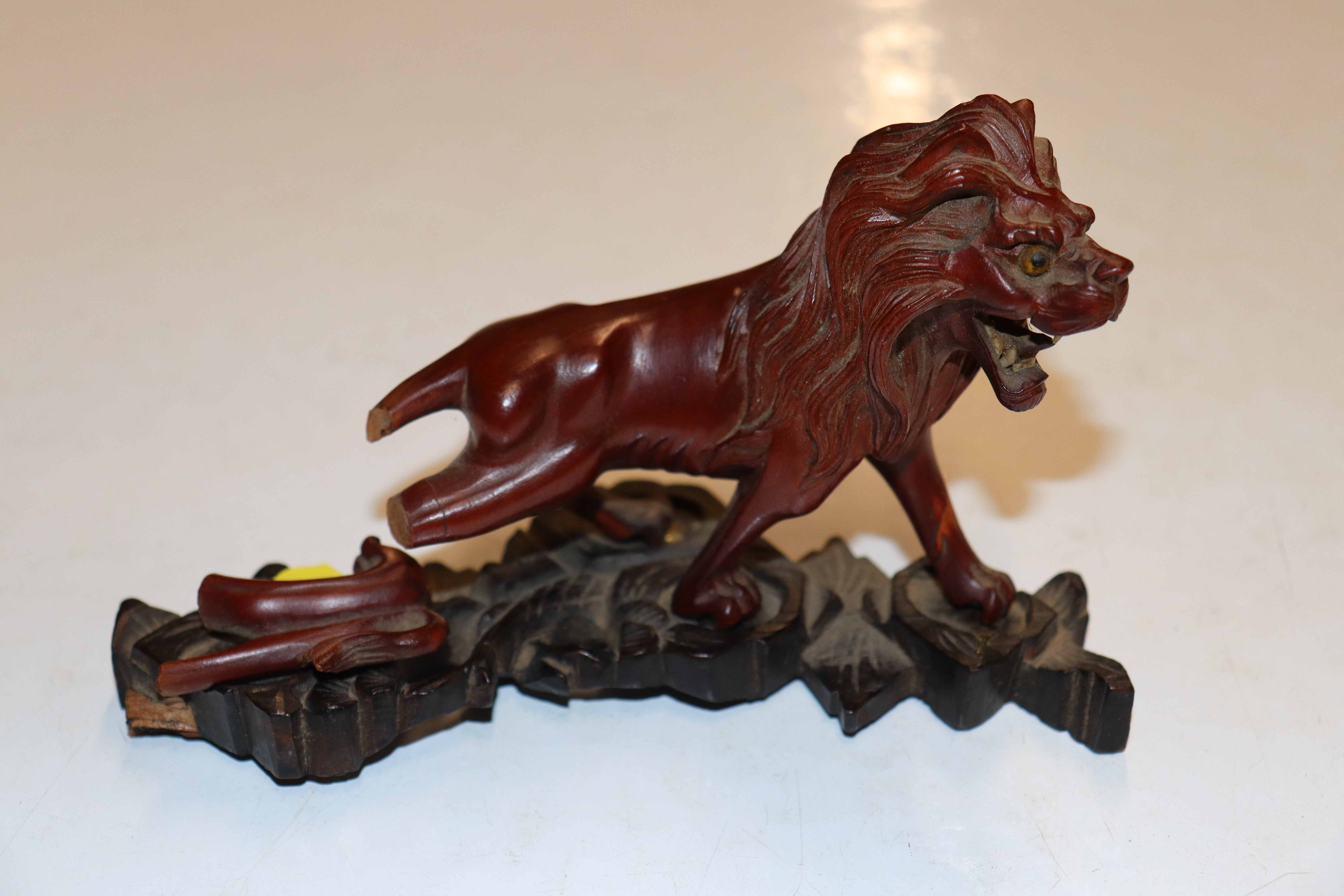 A carved wooden model of a lion AF; lacquered brus - Image 13 of 18