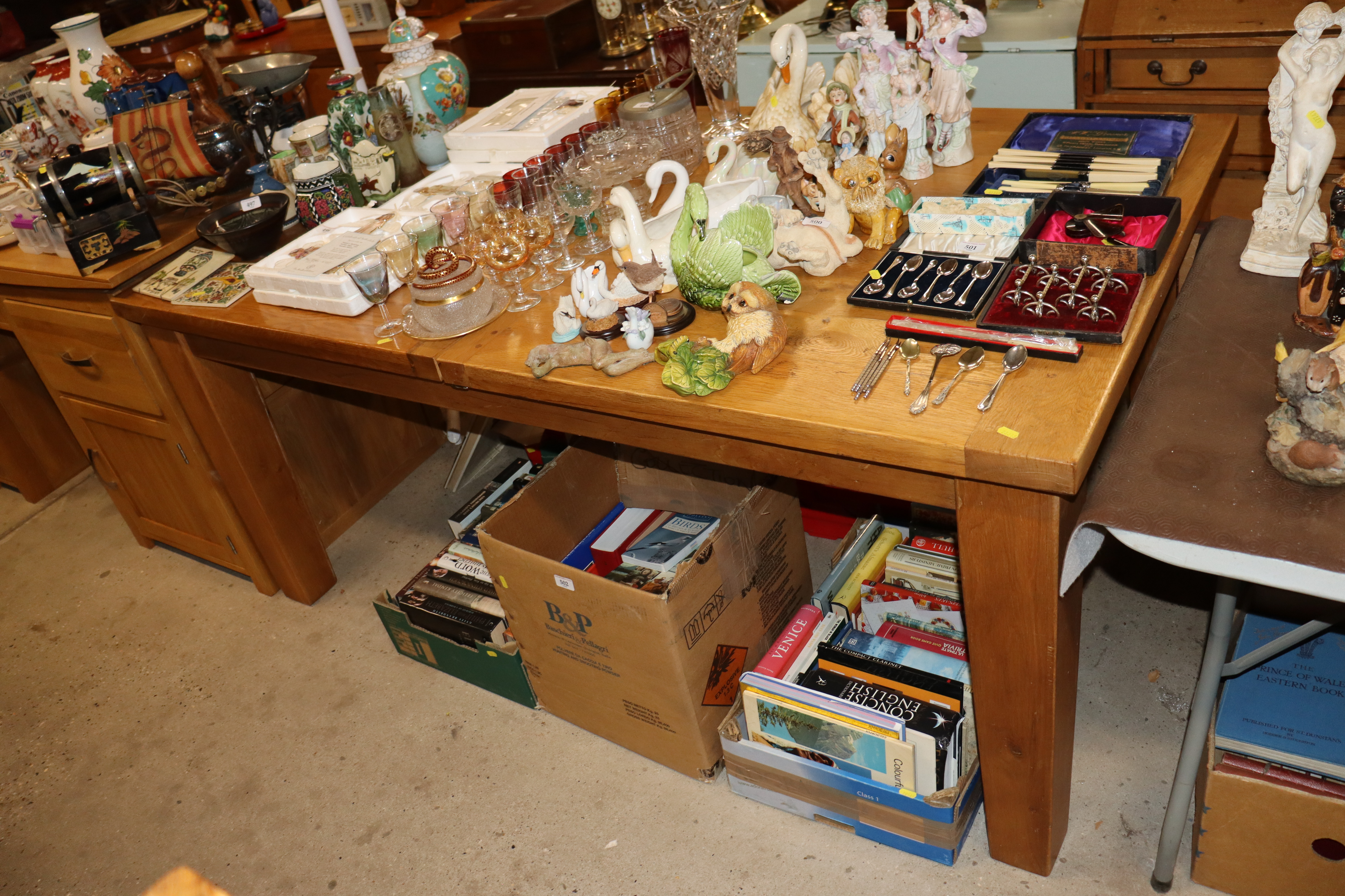 An extending oak dining table and six matching cha