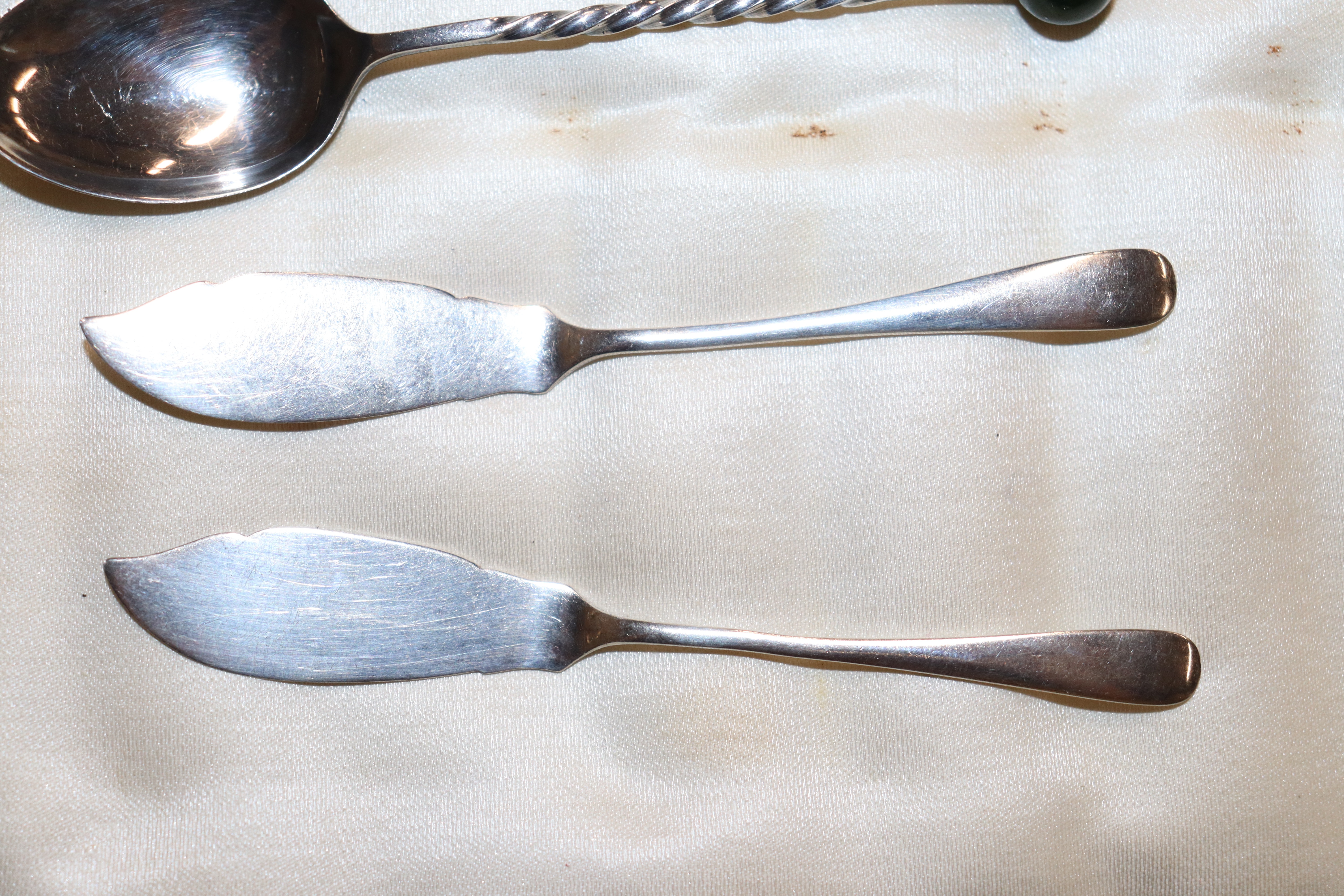 A cased set of six silver handled butter knives; t - Image 4 of 8