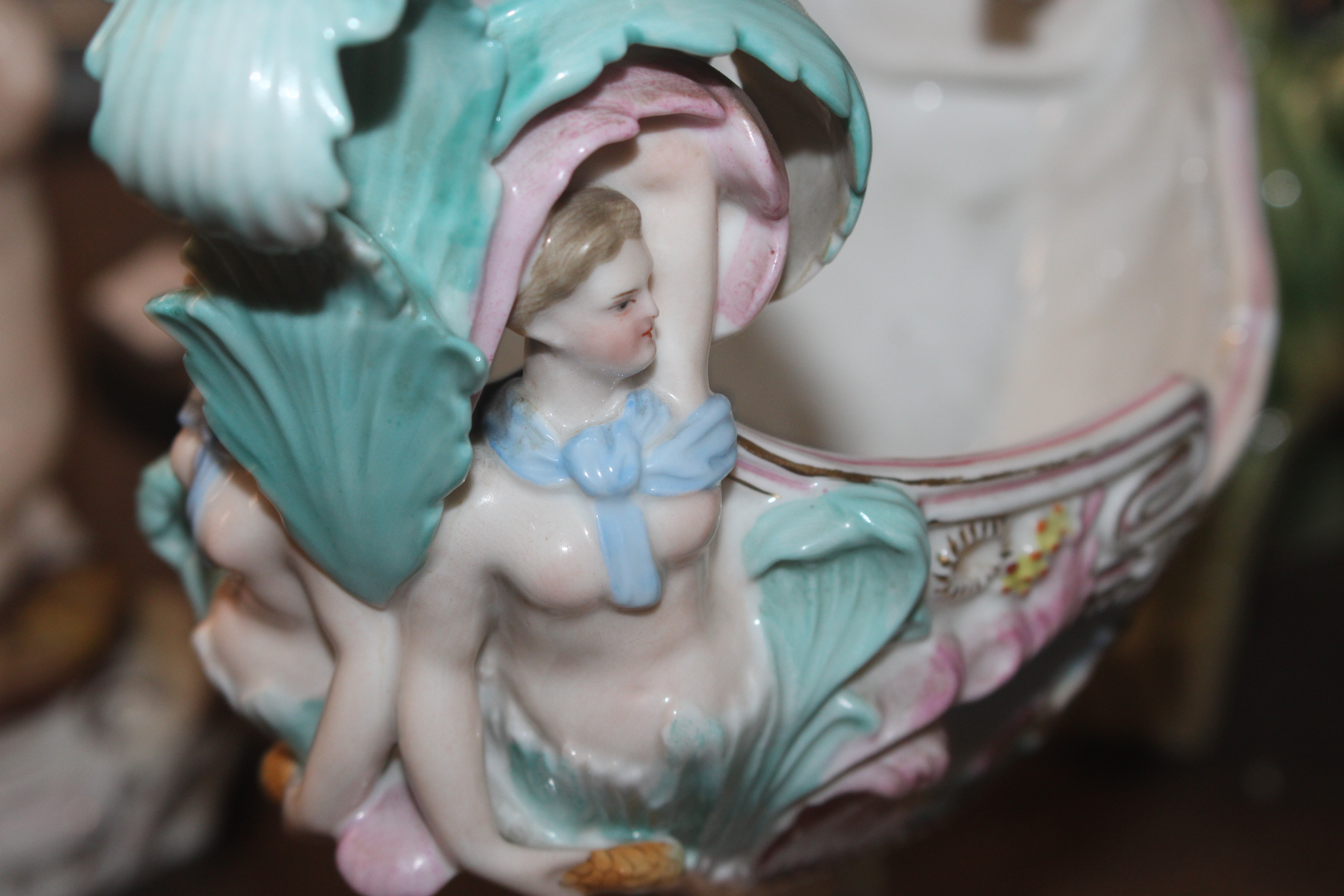 A 19th Century German porcelain jardinière in the - Image 17 of 25