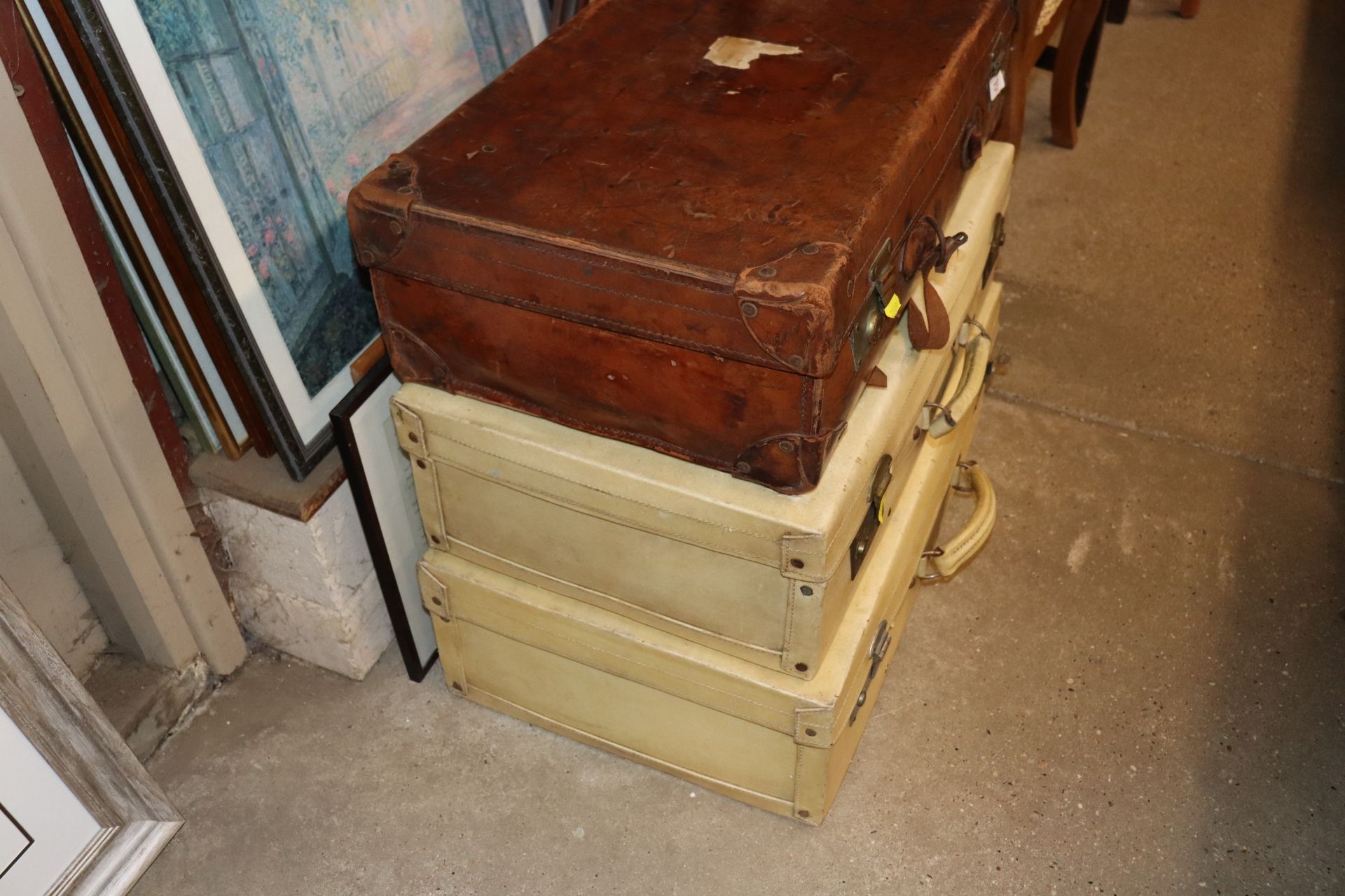 Three vintage suitcases - Image 4 of 4