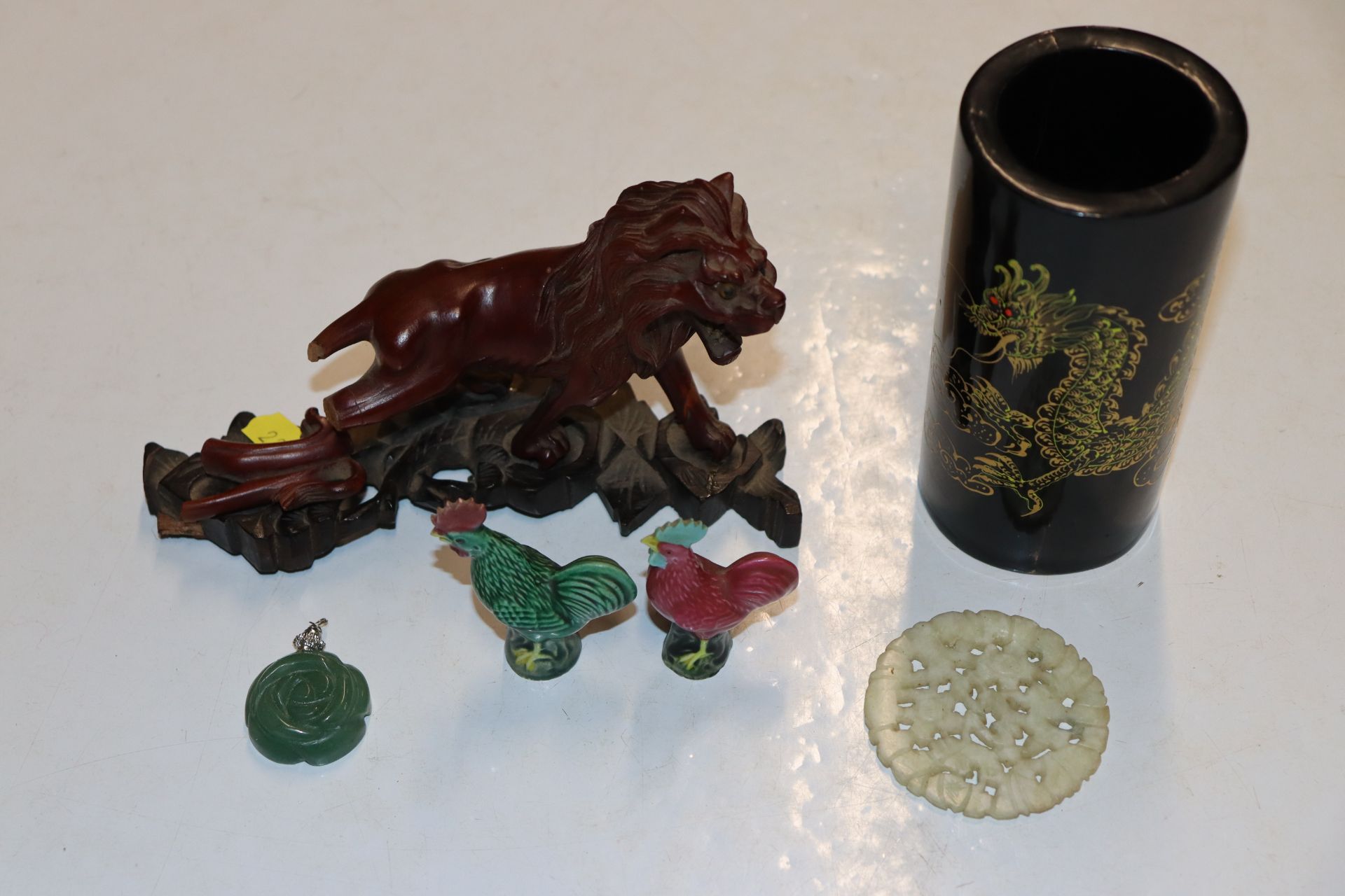 A carved wooden model of a lion AF; lacquered brus