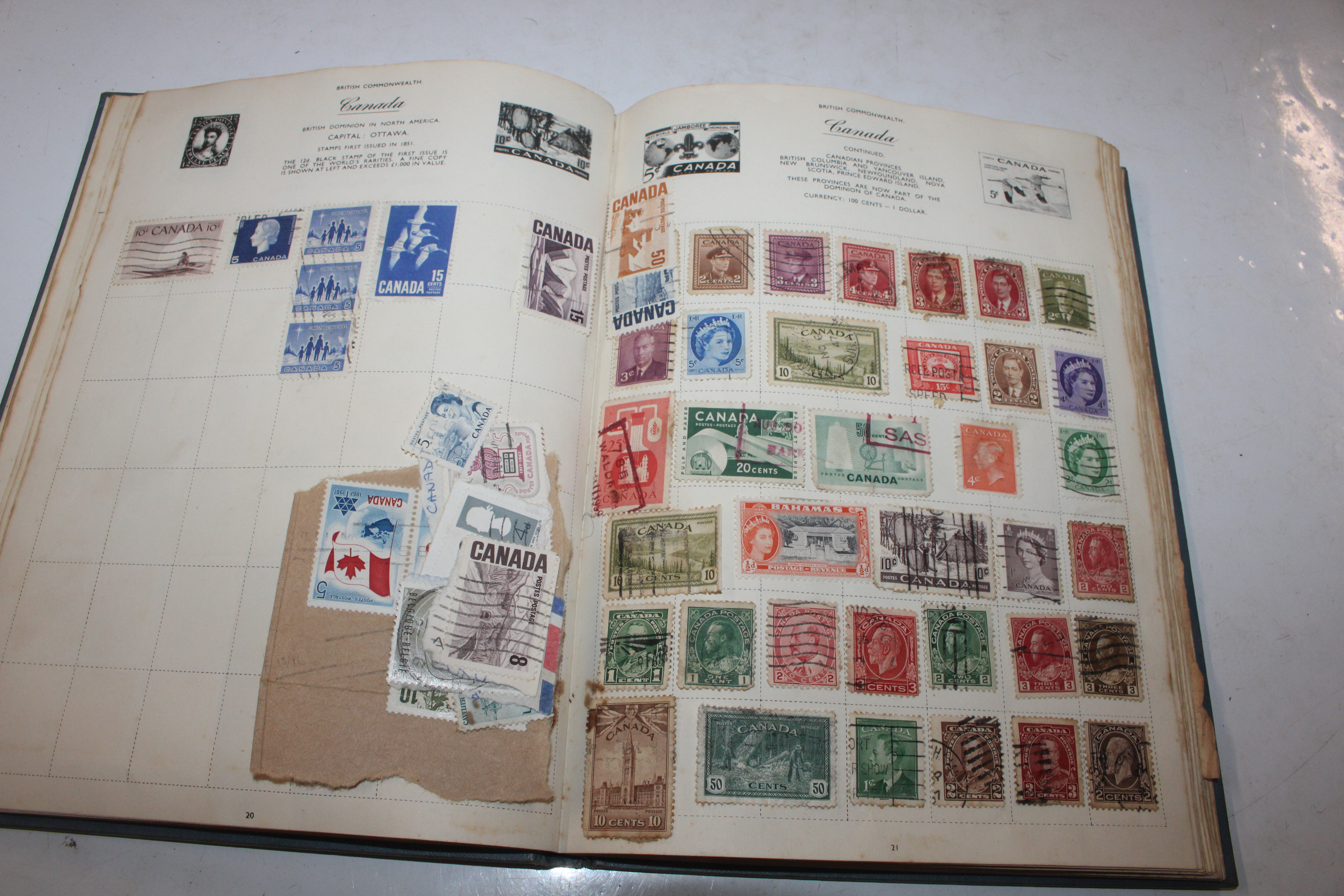 A box containing an album of stamps, various loose - Bild 16 aus 27