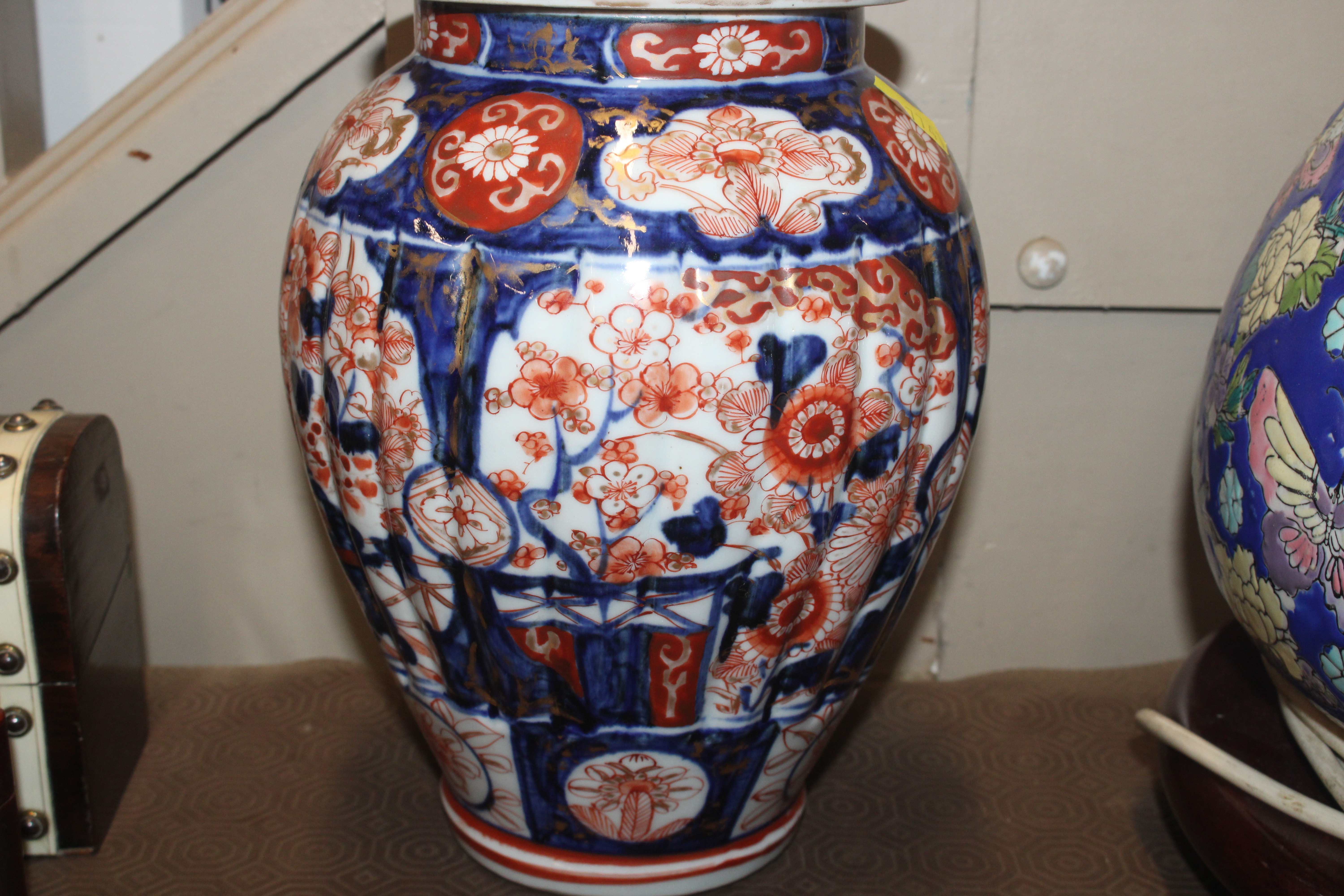 Am Imari baluster vase and cover - Image 2 of 12