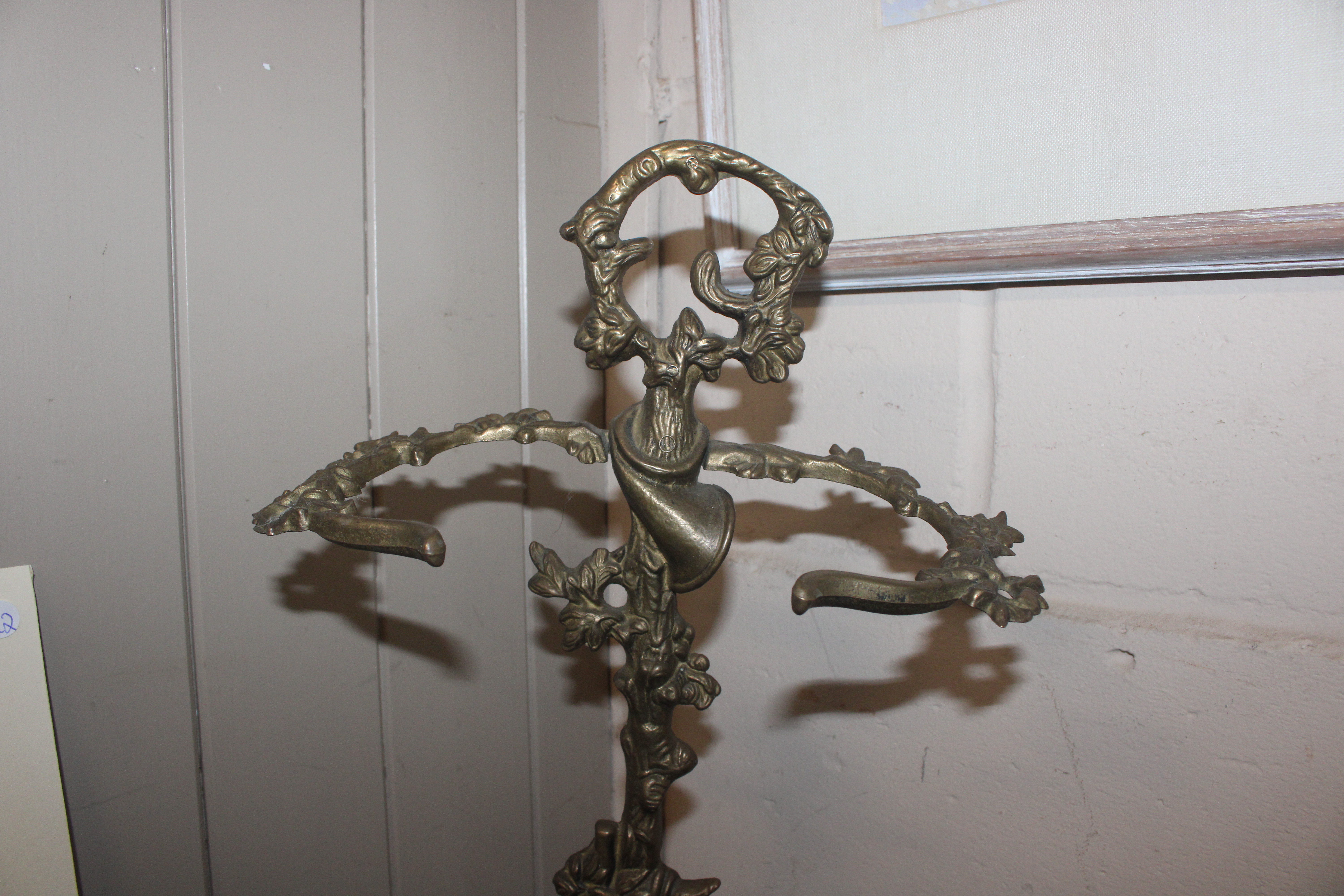 A cast brass stick stand with decoration of gun do - Image 4 of 4