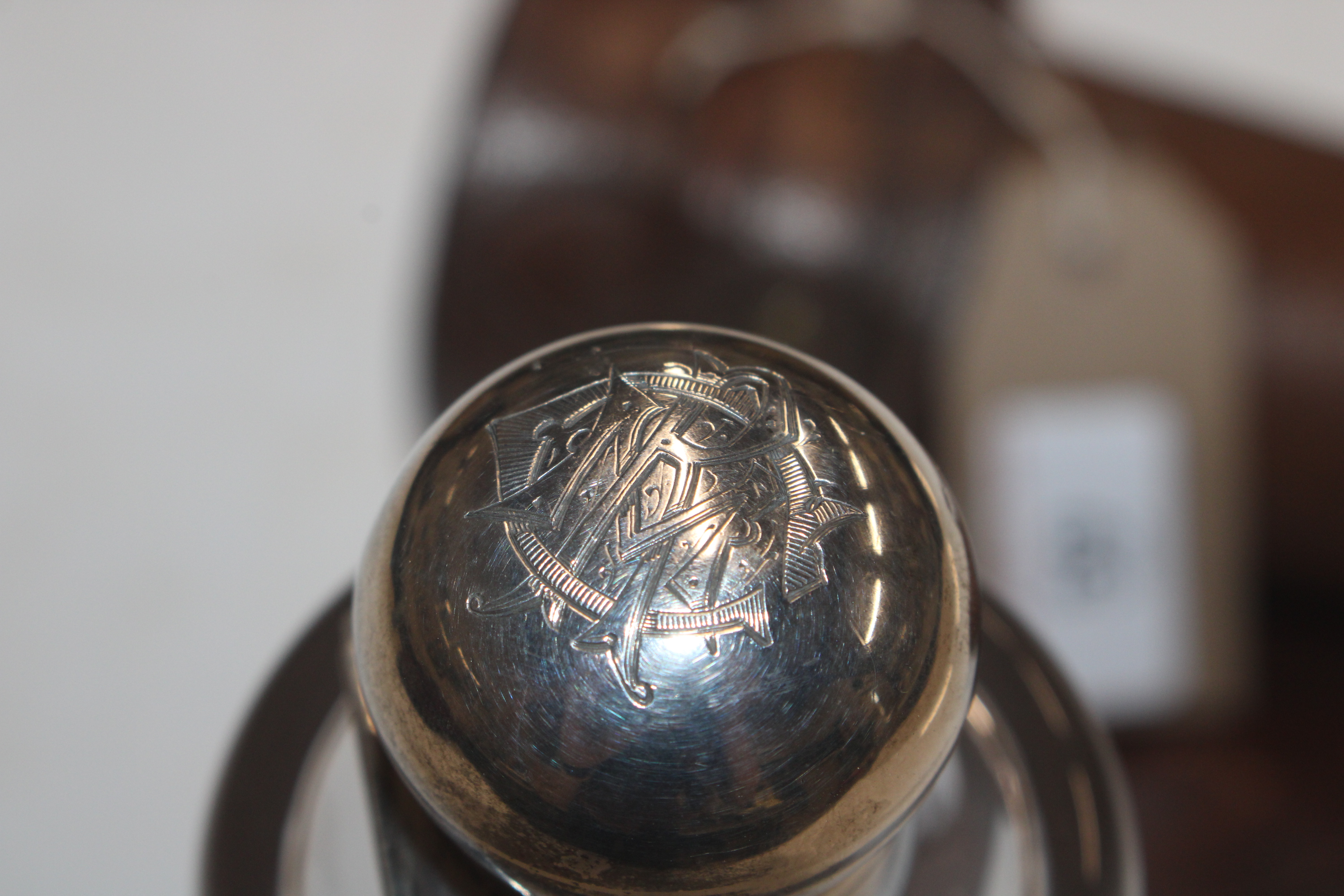 A glass and silver mounted hunting flask, London 1899, in leather case - Image 4 of 10