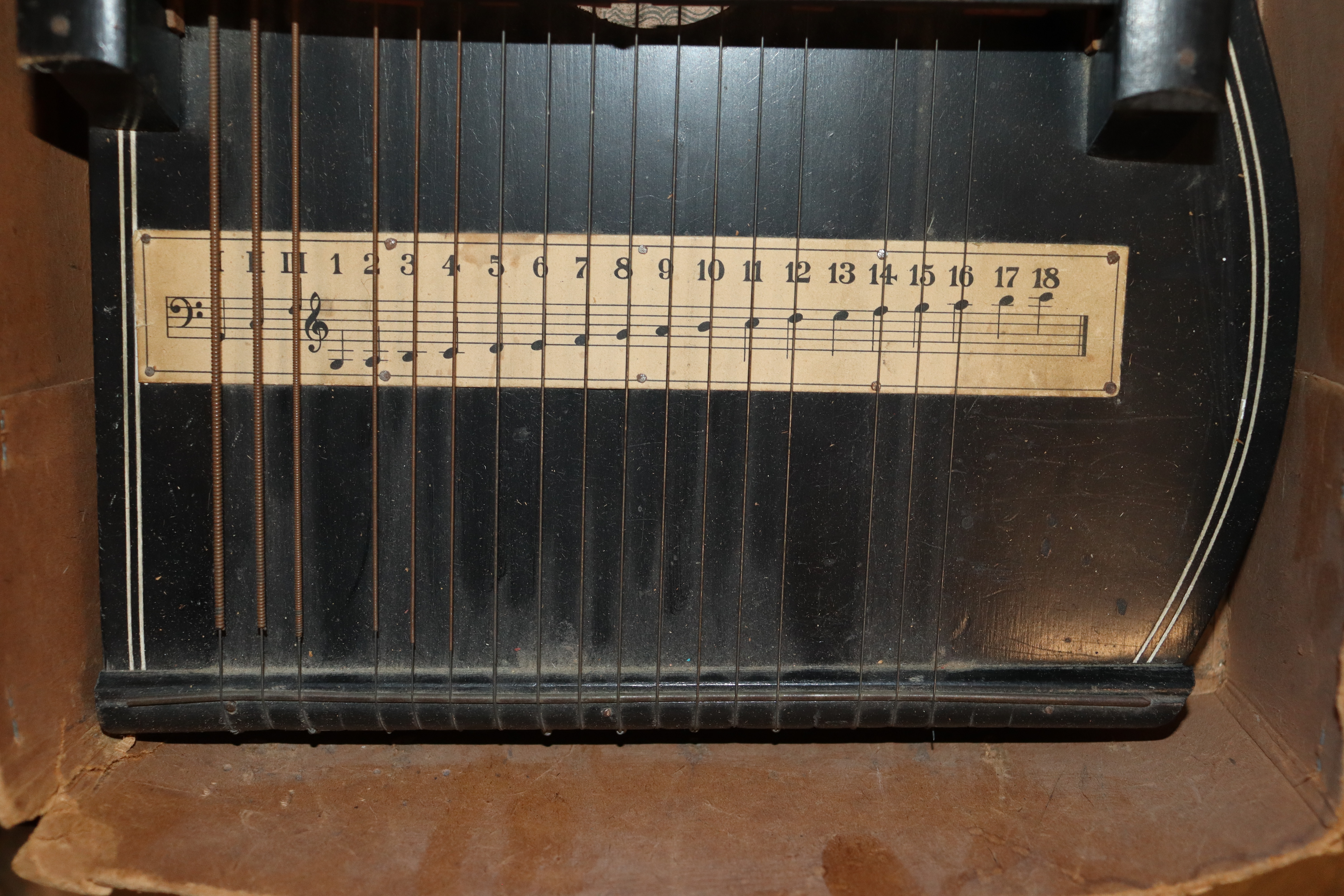 An autoharp - Image 6 of 8