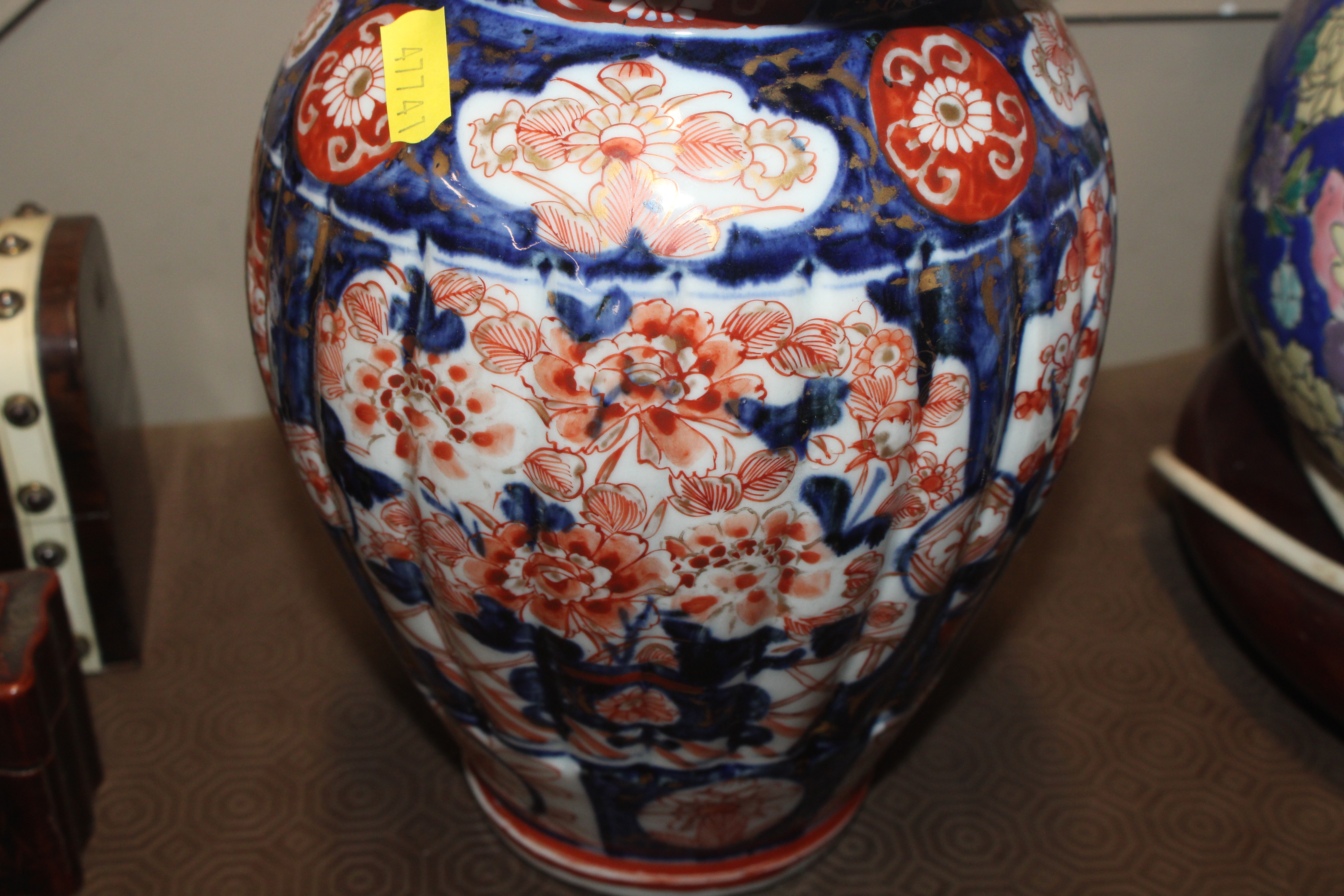 Am Imari baluster vase and cover - Image 5 of 12