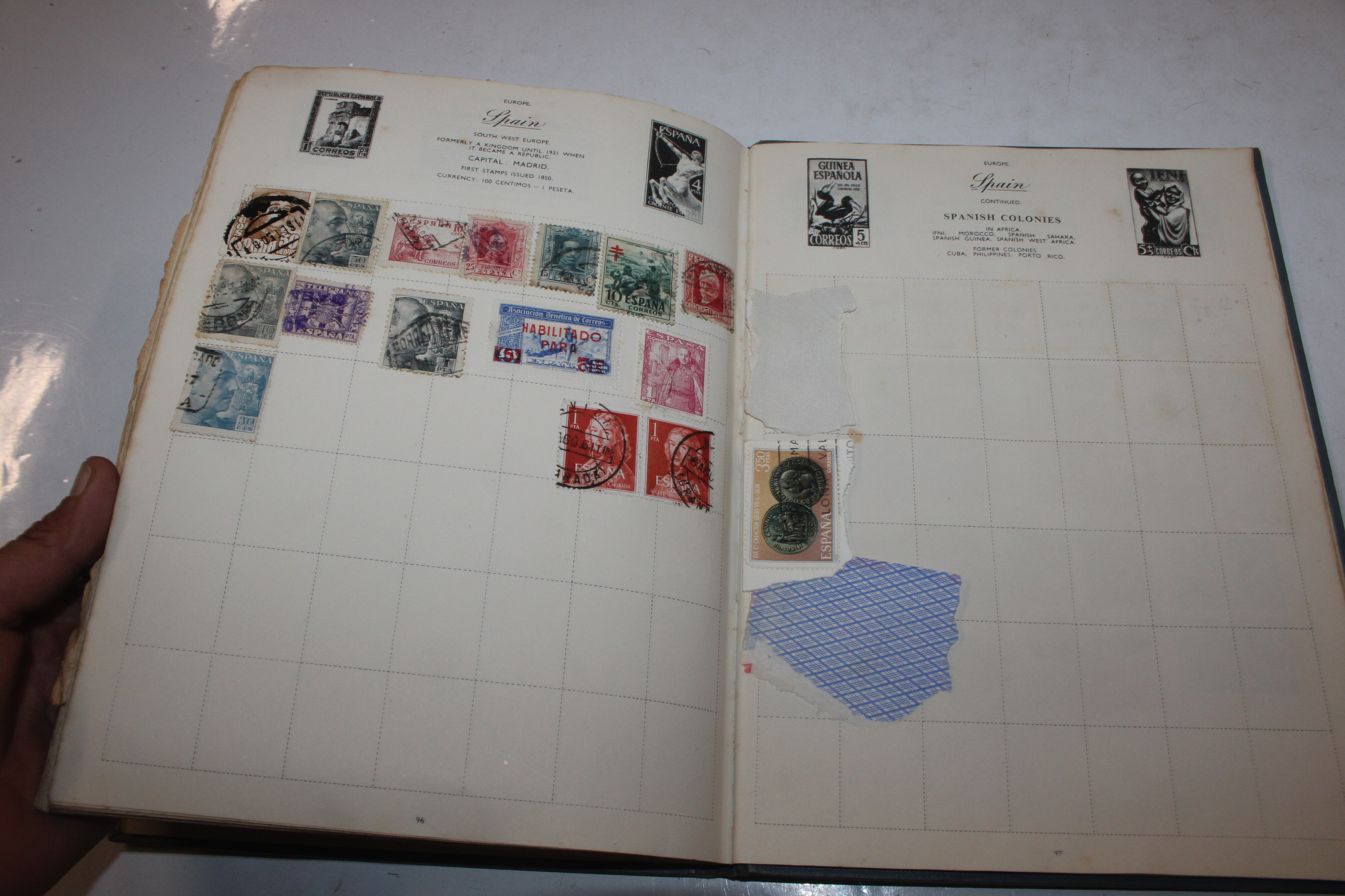 A box containing an album of stamps, various loose - Bild 18 aus 27