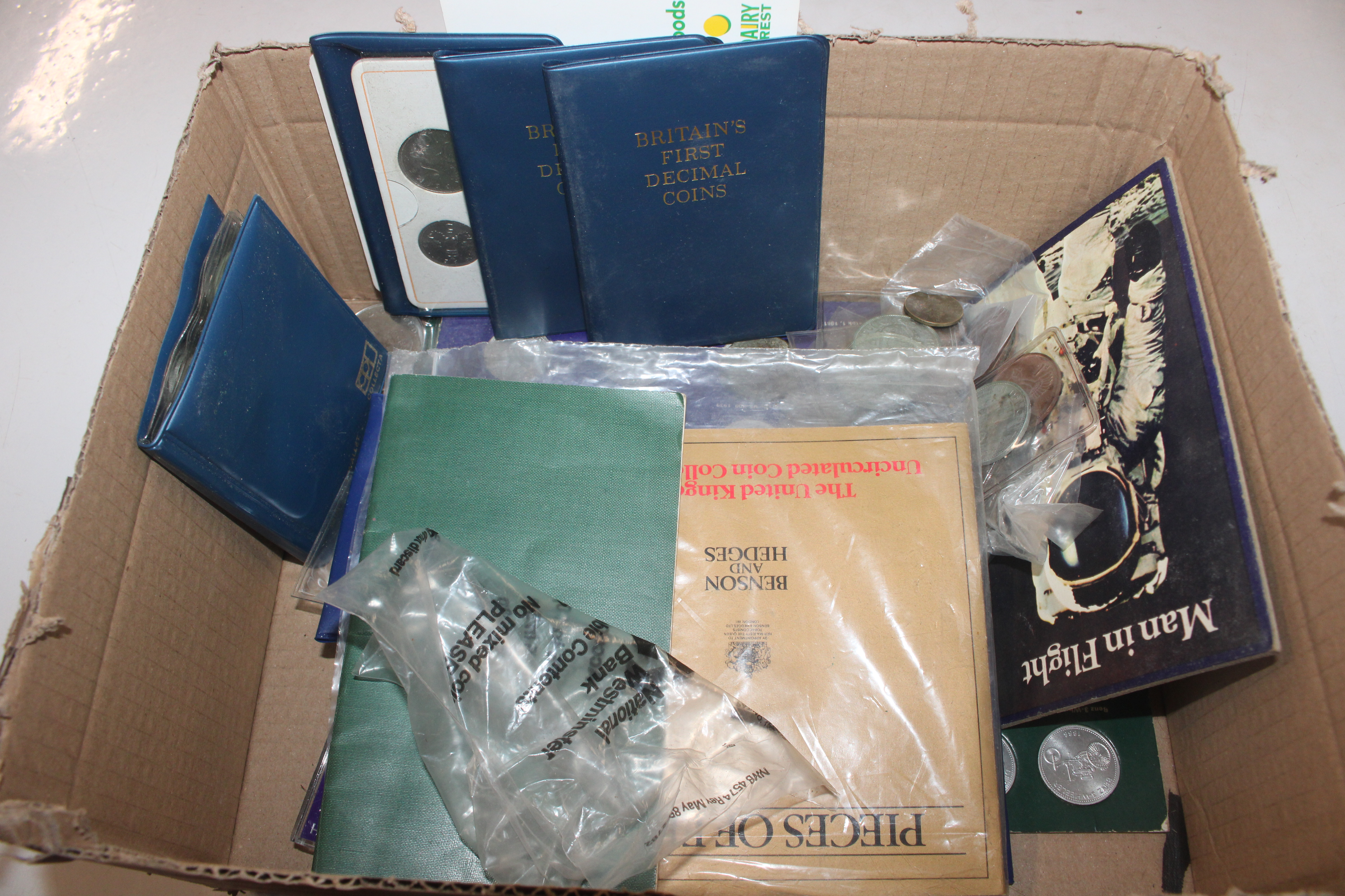 A box containing Royal Commemorative and other coi - Image 2 of 11