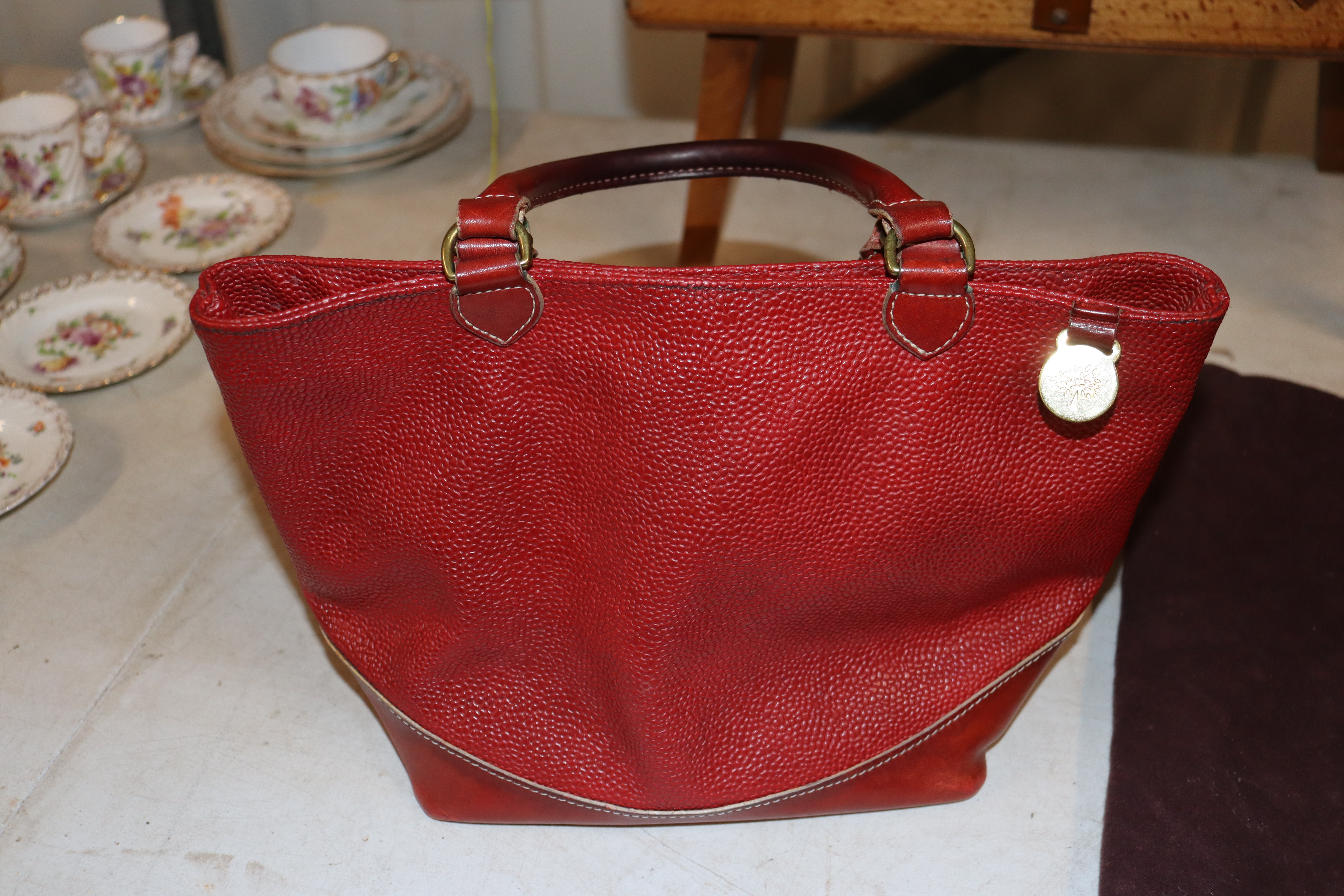 A Mulberry red handbag and outer carry bag - Image 3 of 8