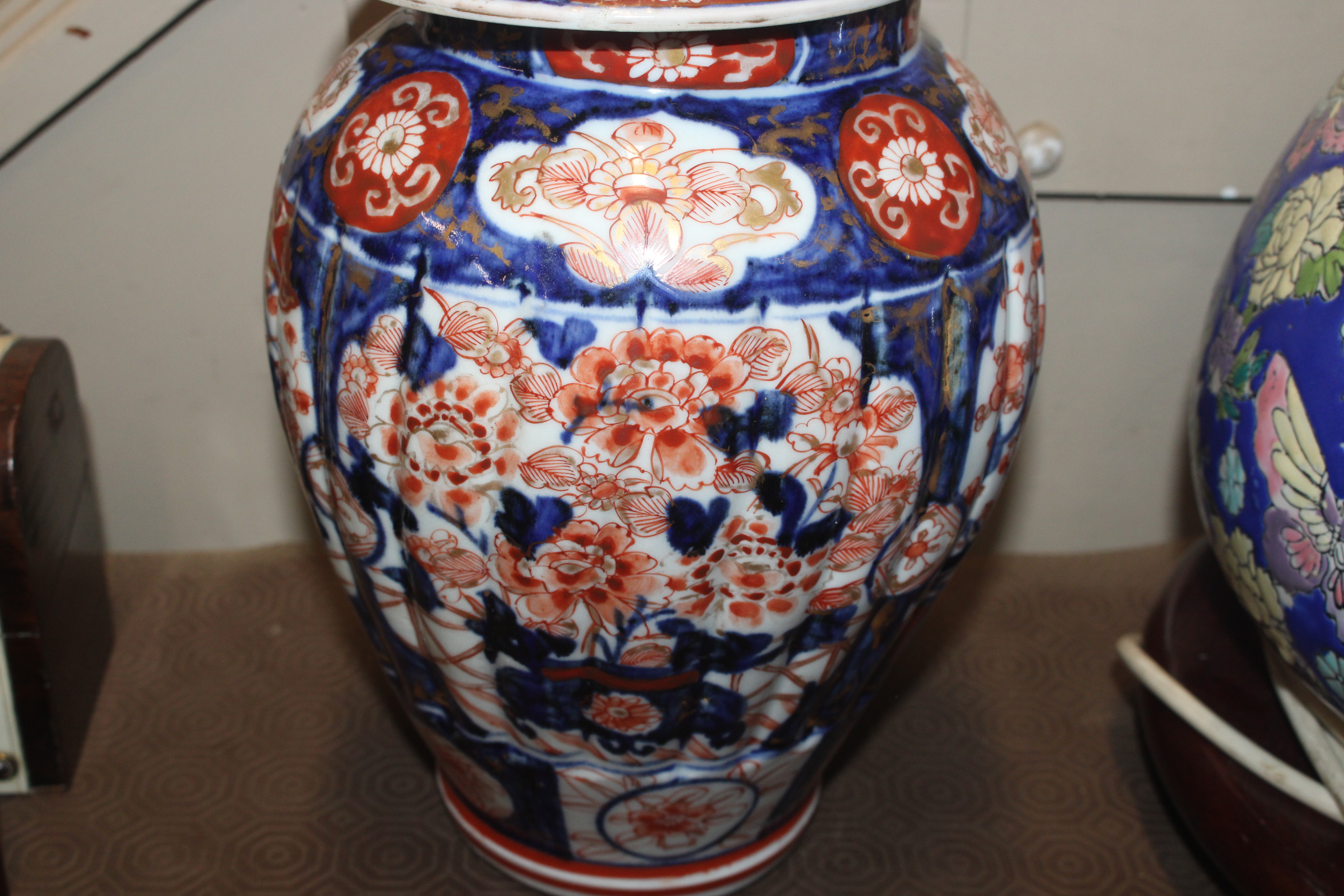 Am Imari baluster vase and cover - Image 3 of 12