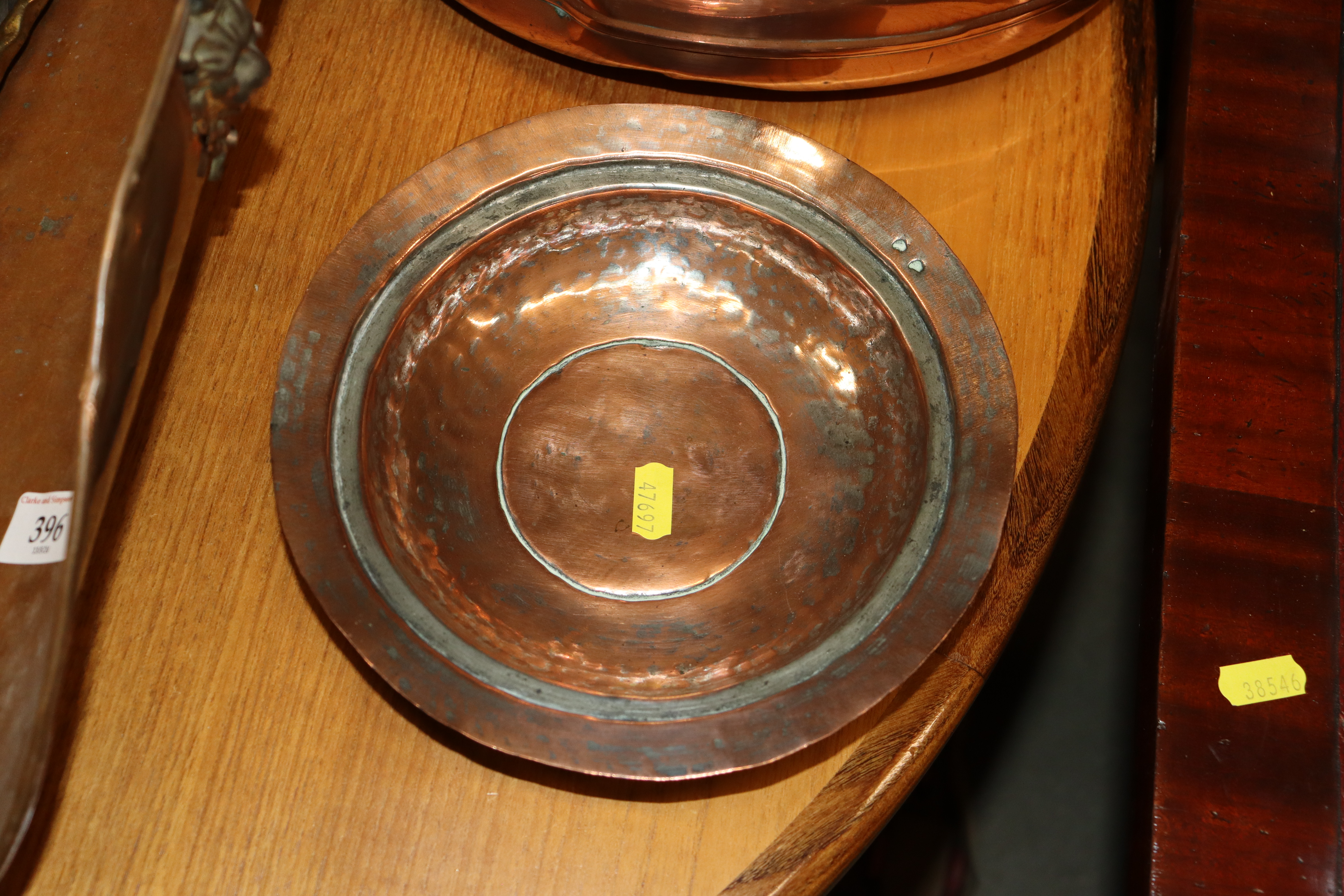 A quantity of copper and brassware to include bowl - Image 4 of 6