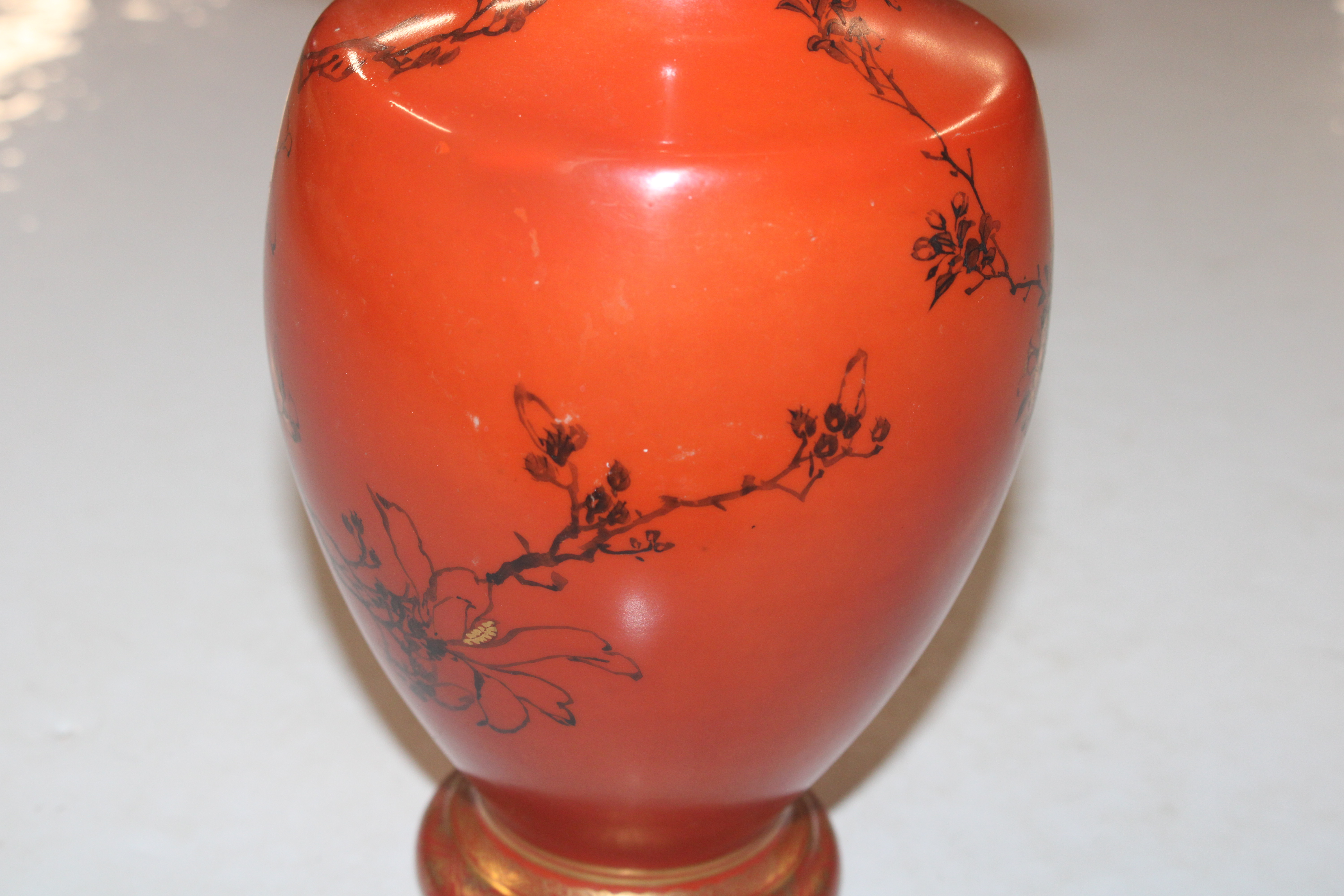 A Chinese vase having black and gilt decoration on - Bild 4 aus 11