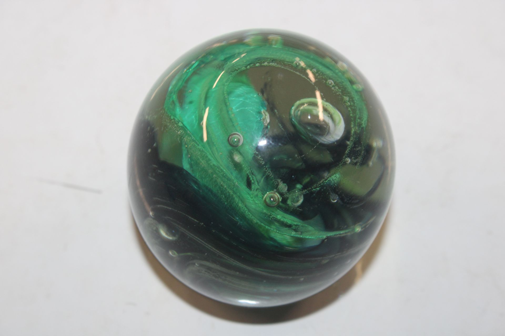 A Neo Art Glass paperweight in the form of a bird - Image 14 of 22