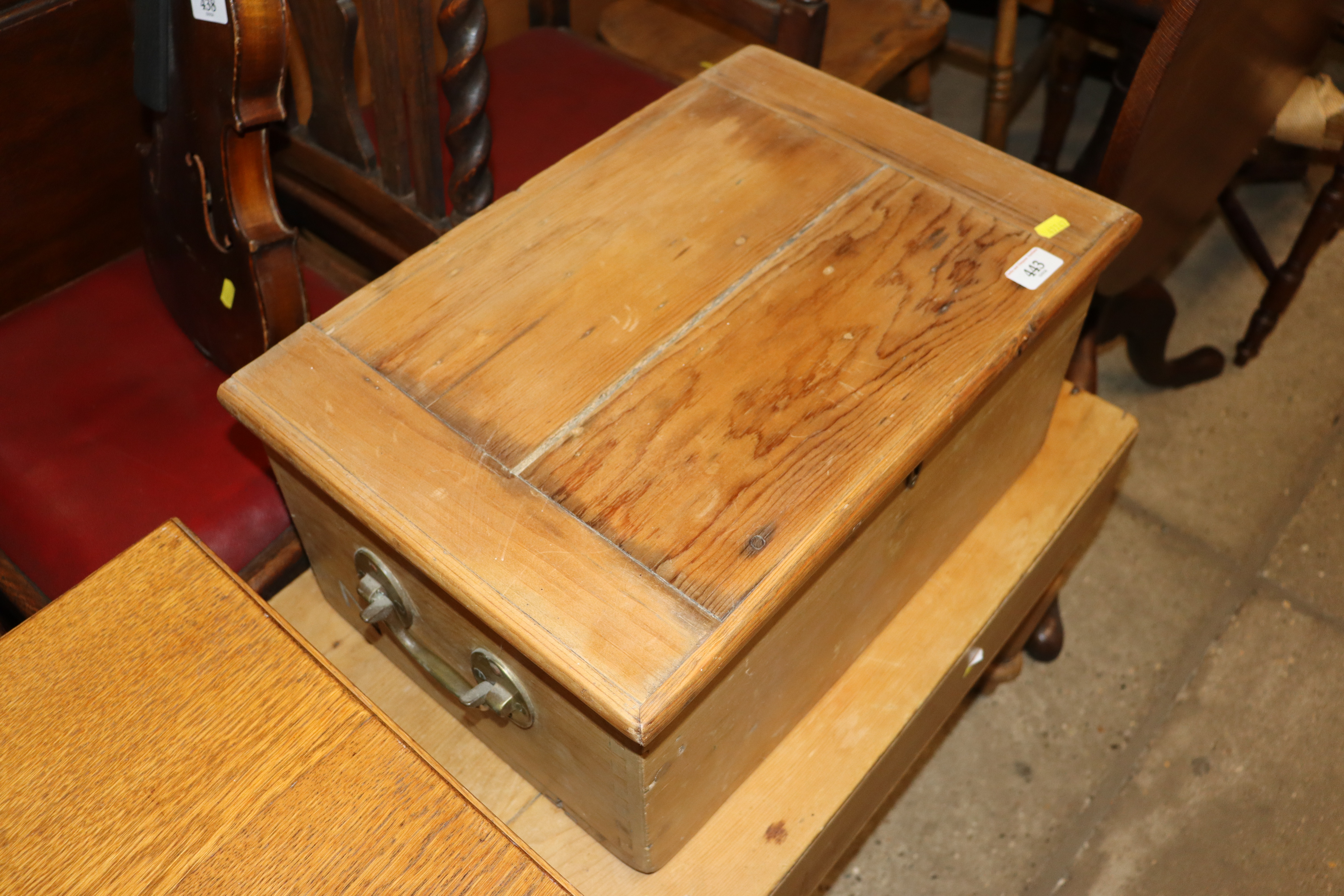 An antique stripped pine baby bath; and a pine box - Image 2 of 3