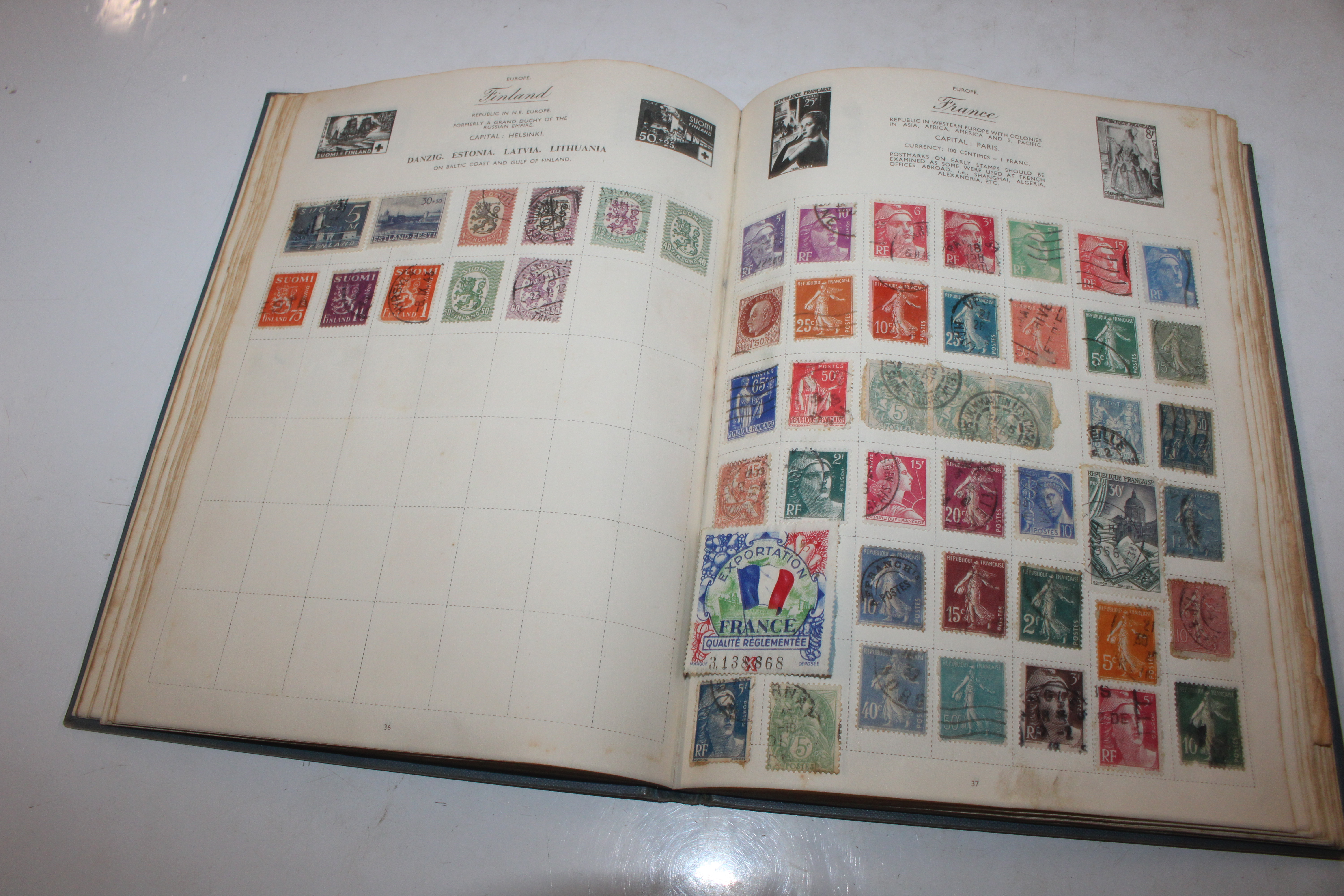 A box containing an album of stamps, various loose - Bild 12 aus 27