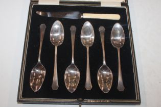 A cased set of six silver grapefruit spoons; and a