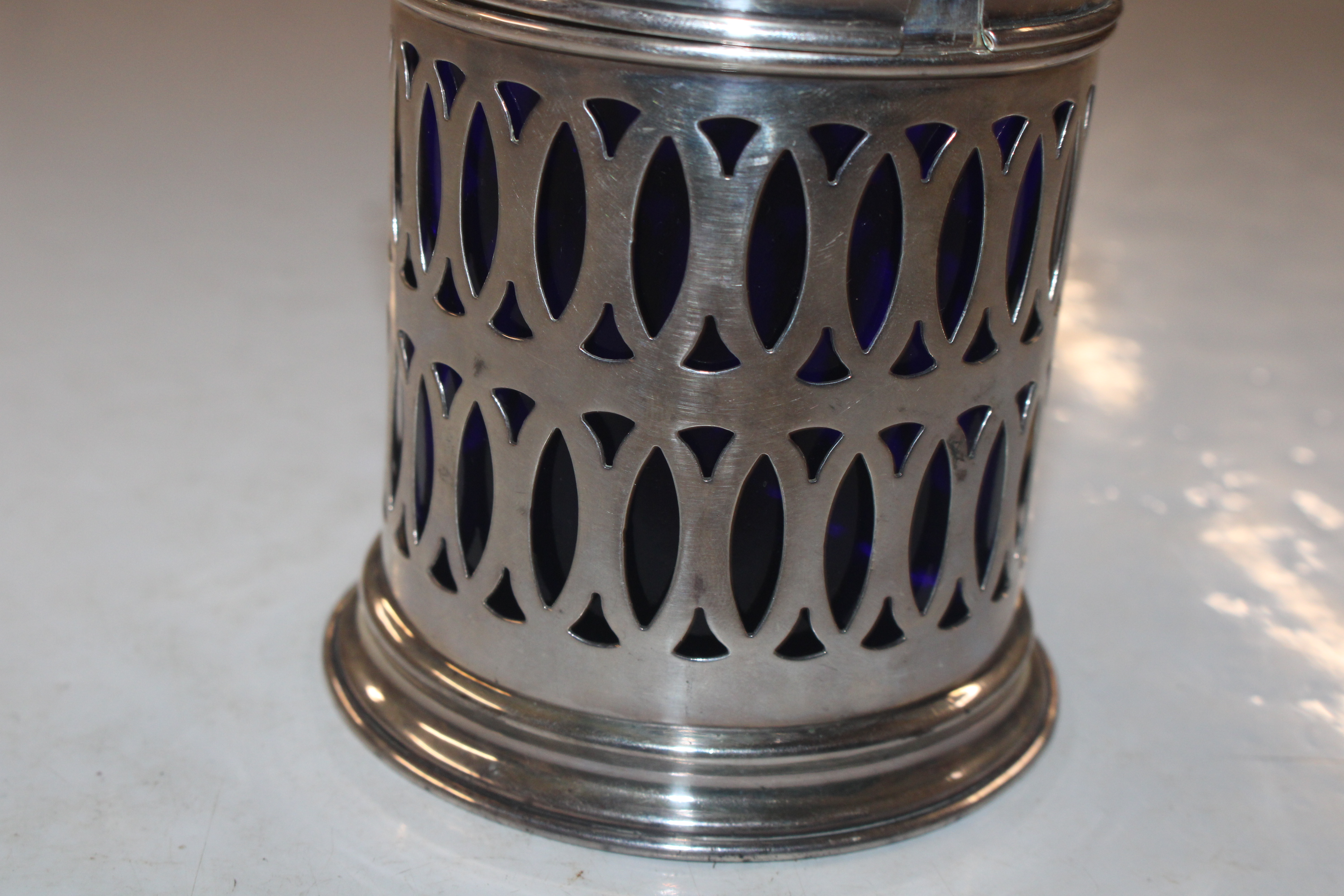 A Birks Sterling silver pierced pedestal dish, approx. 7.5oz (293gms); and a Burkes Sterling - Image 10 of 15