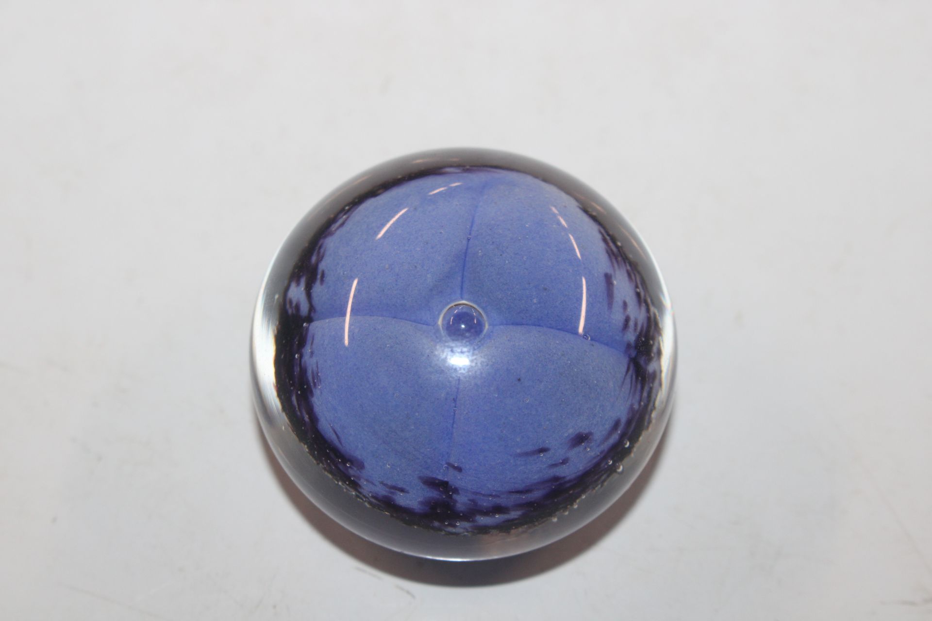 A Neo Art Glass paperweight in the form of a bird - Image 17 of 22