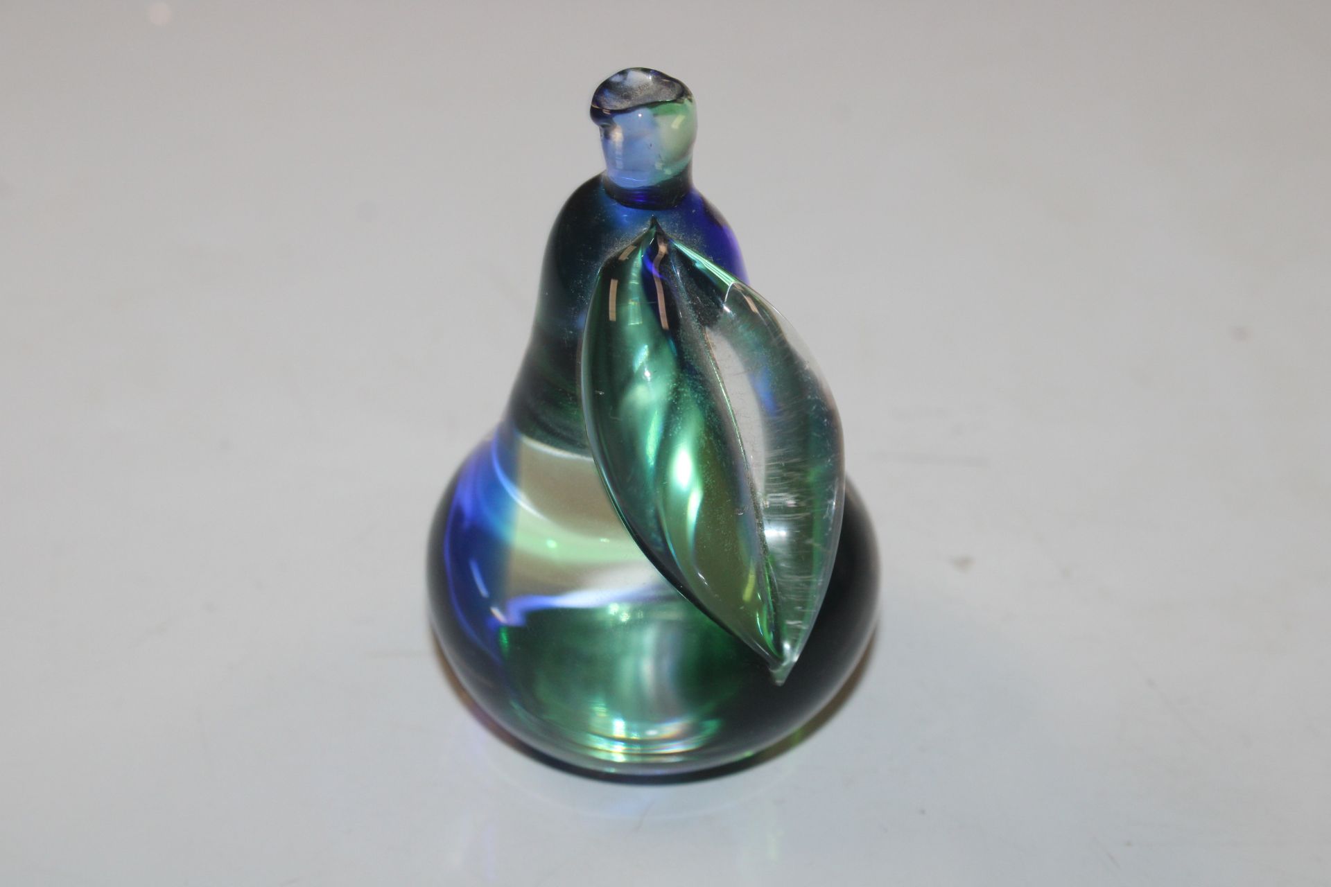 A Selkirk glass paperweight in the form of a bird; - Image 4 of 21