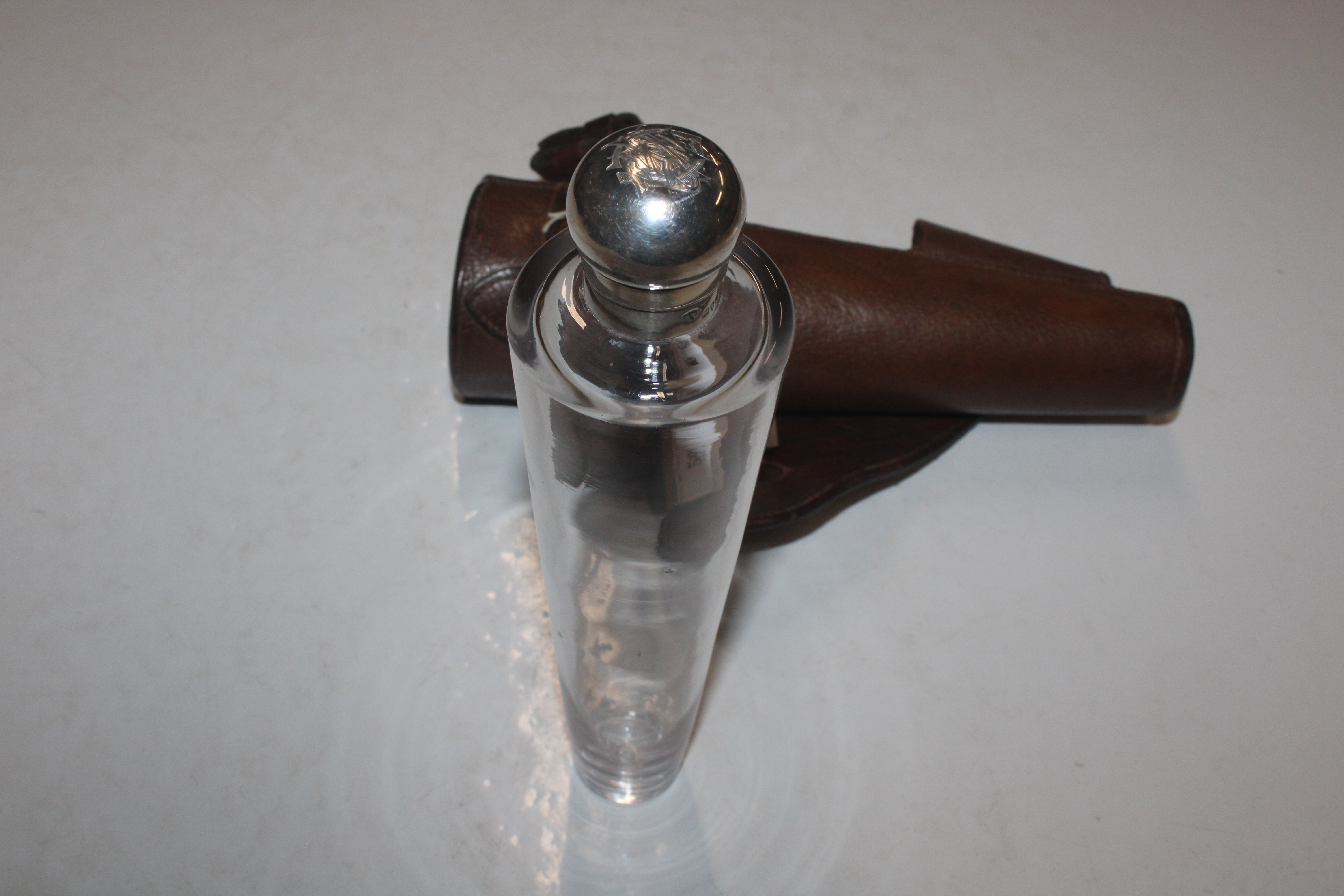 A glass and silver mounted hunting flask, London 1899, in leather case - Image 3 of 10