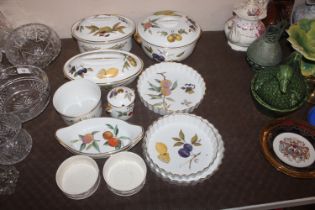 A quantity of Royal Worcester oven to table ware