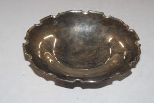 A silver pedestal dish, approx. 6.8oz (259gms)