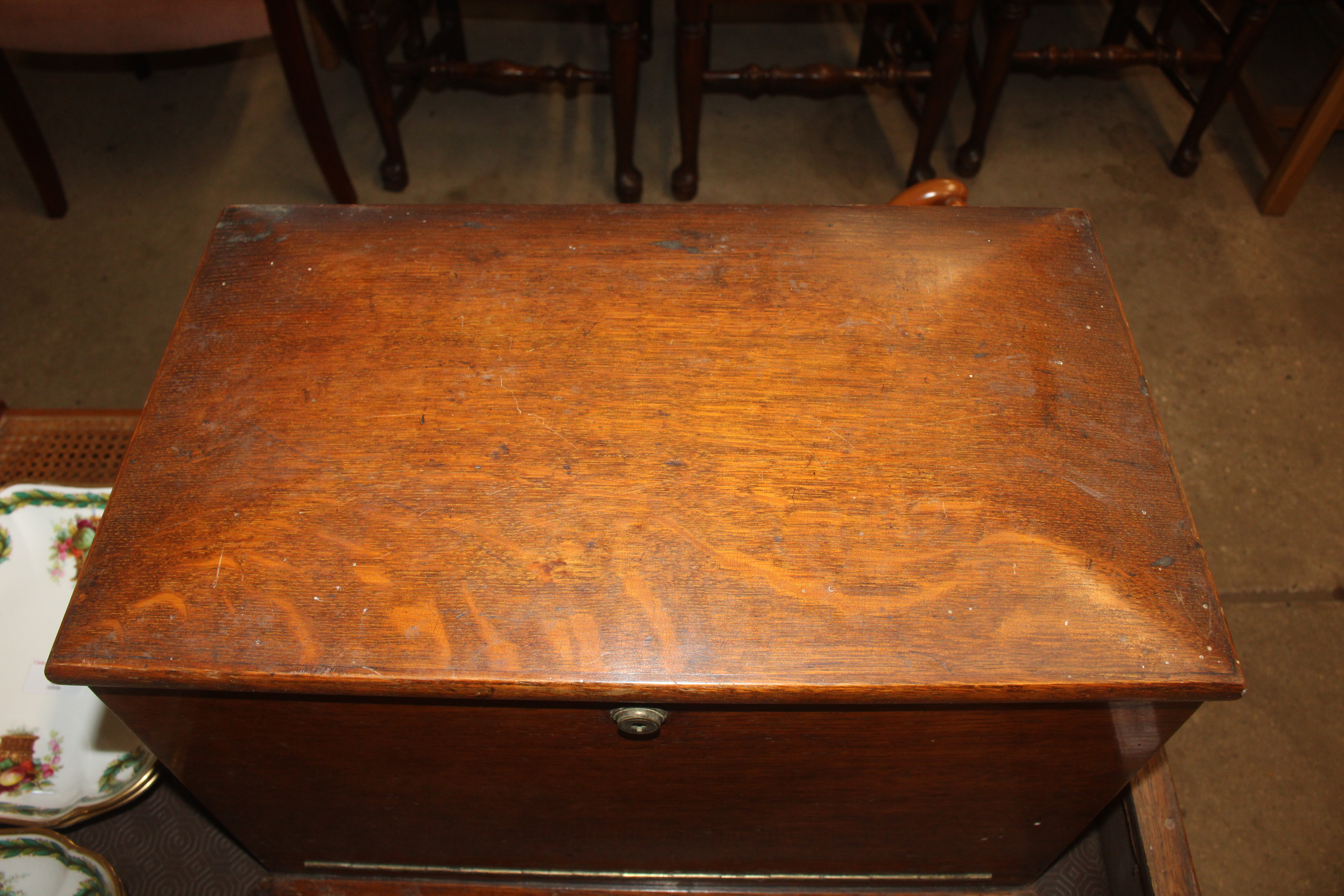 A late Victorian oak stationery cabinet - Image 12 of 19