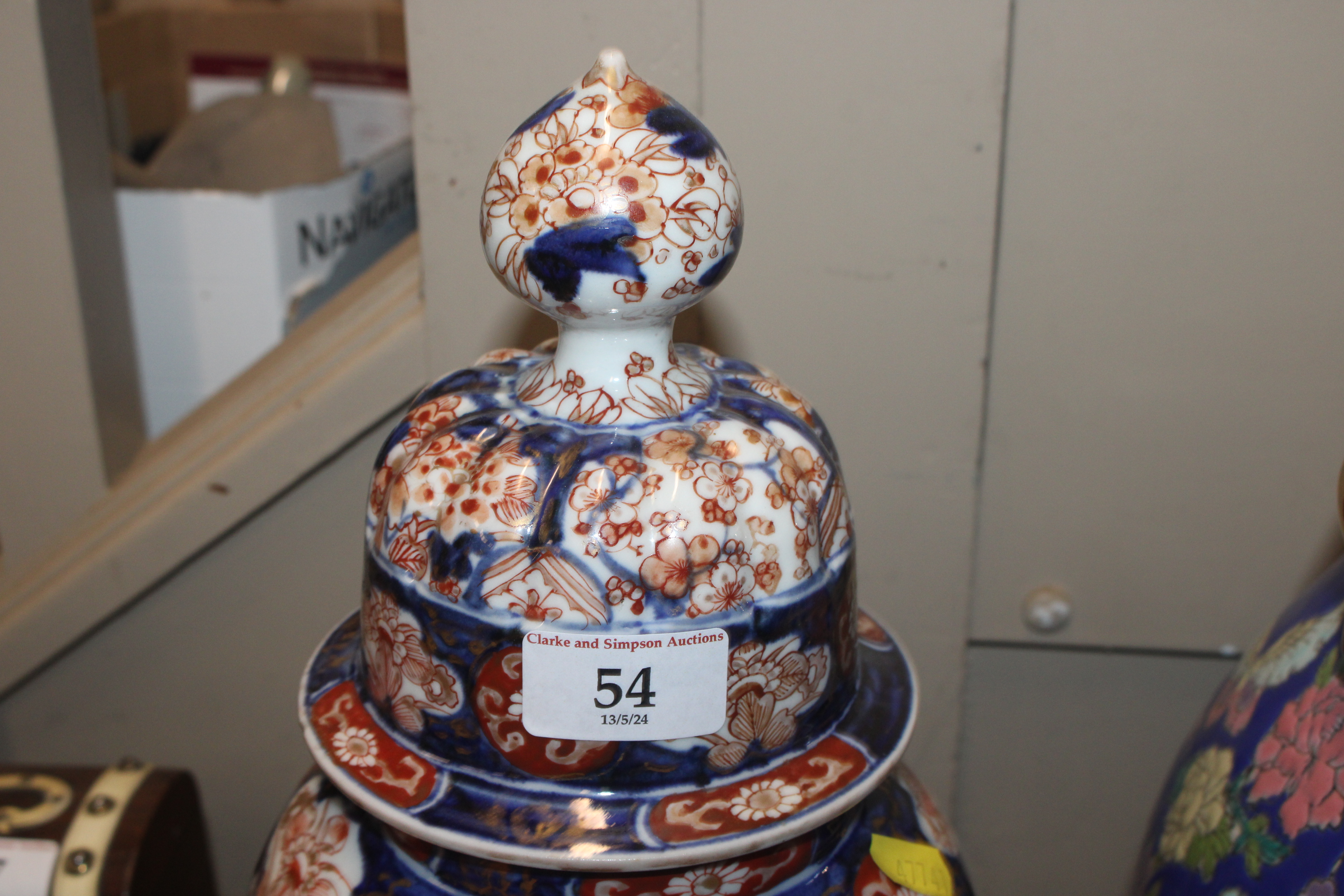 Am Imari baluster vase and cover - Image 9 of 12