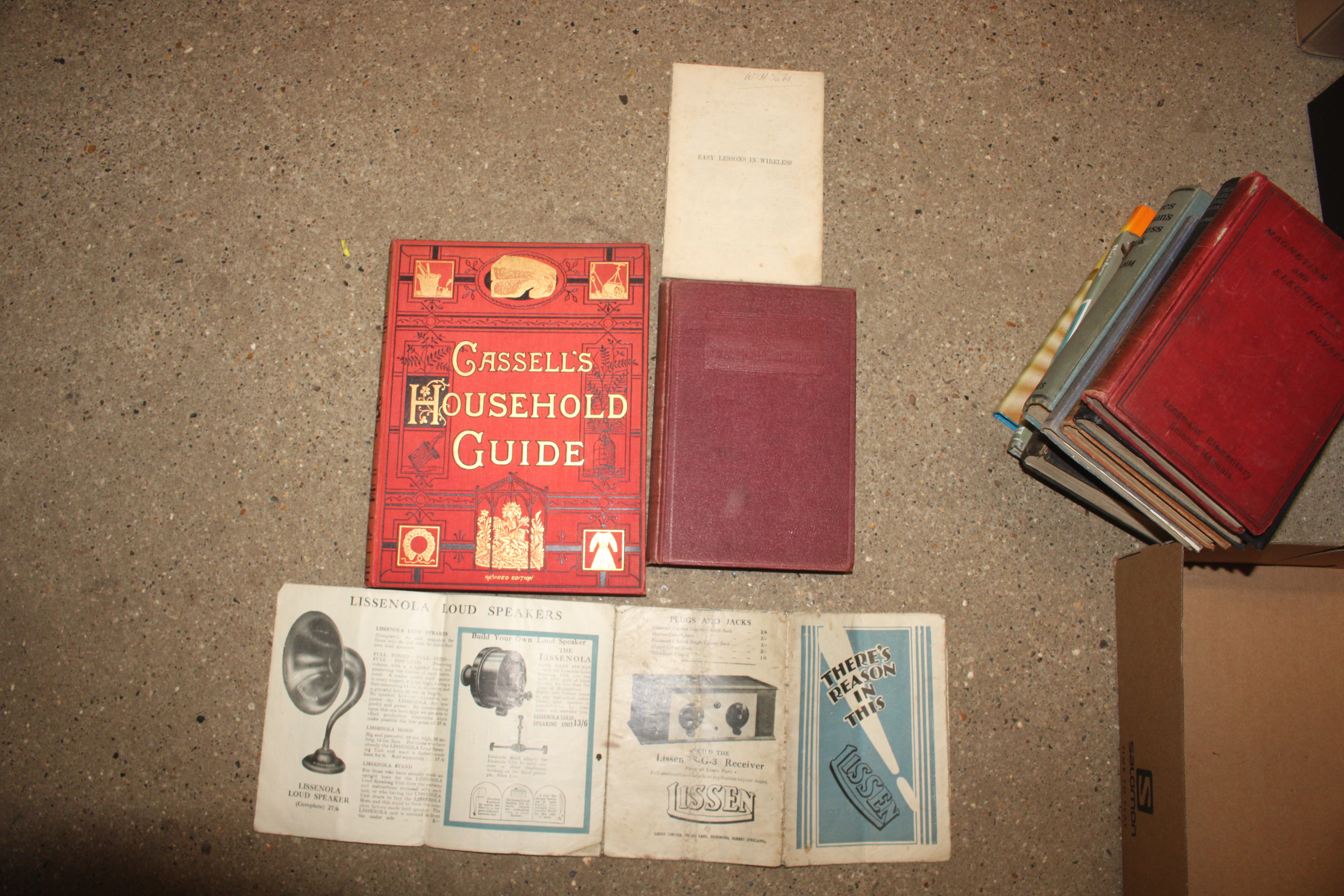 A box of books including Vintage radio and others - Image 5 of 5