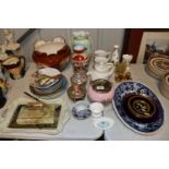 A quantity of various decorative china to include