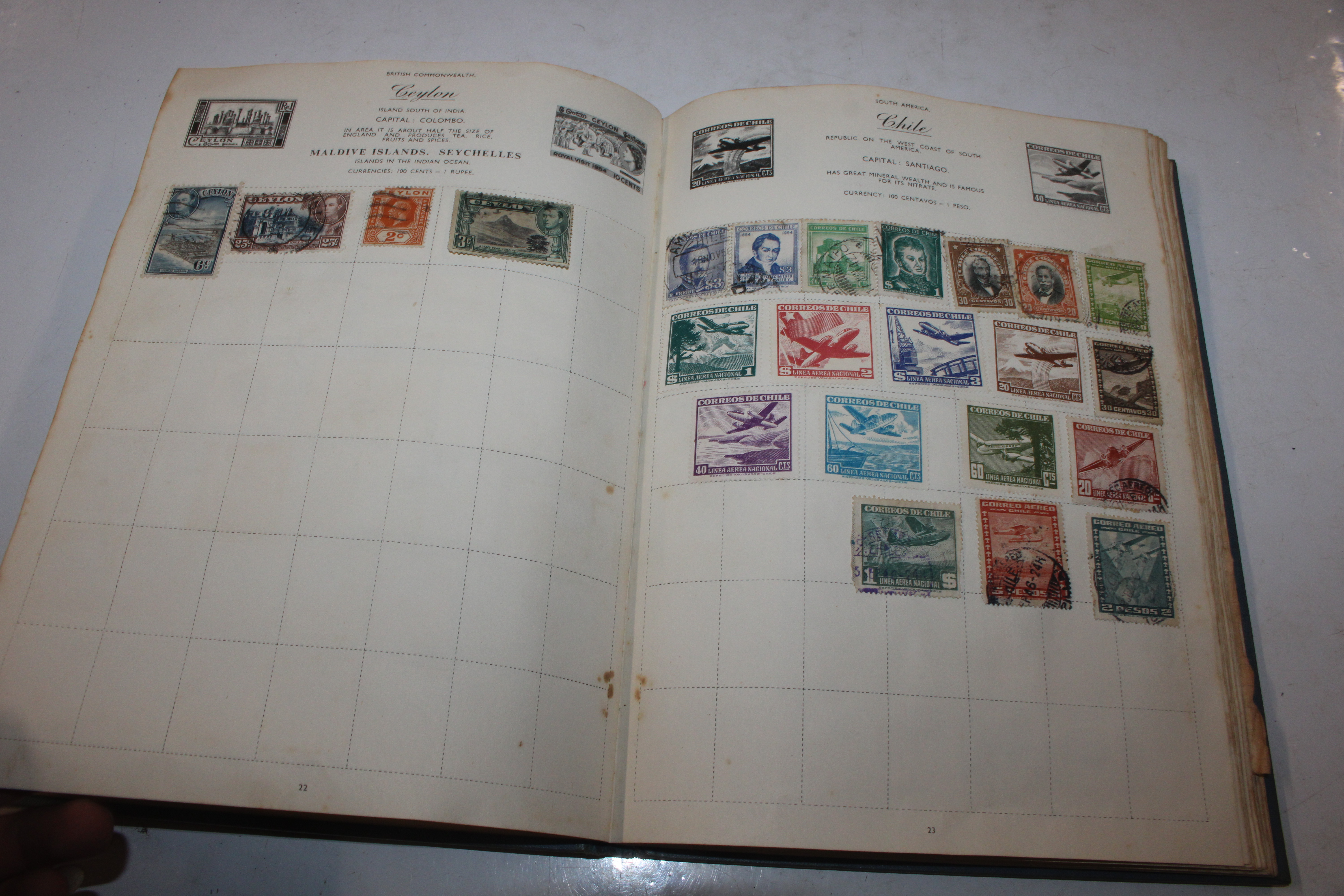 A box containing an album of stamps, various loose - Bild 15 aus 27