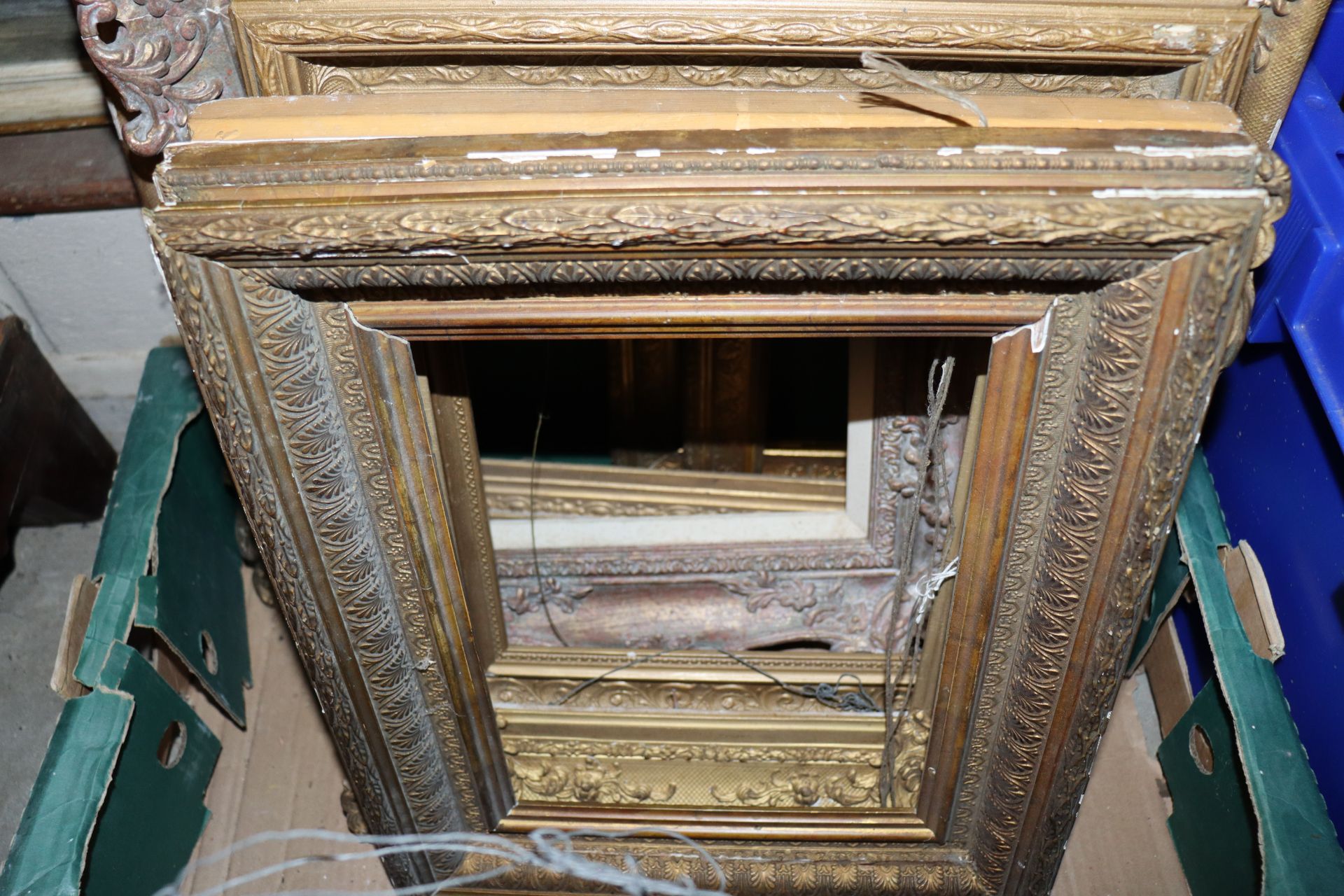 A box of various old gilt picture frames - Image 3 of 4