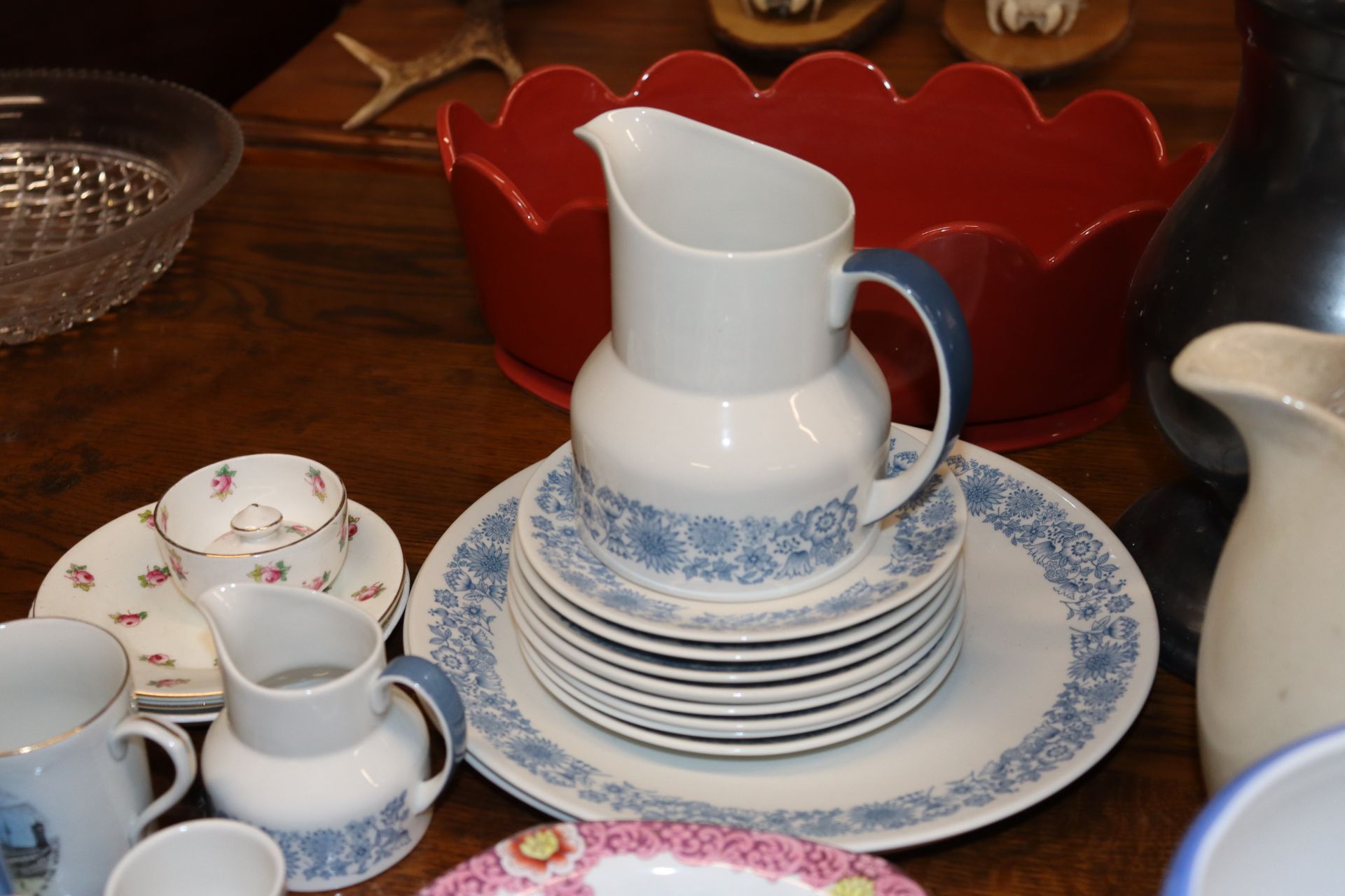 A quantity of various decorative china and tea war - Image 8 of 9