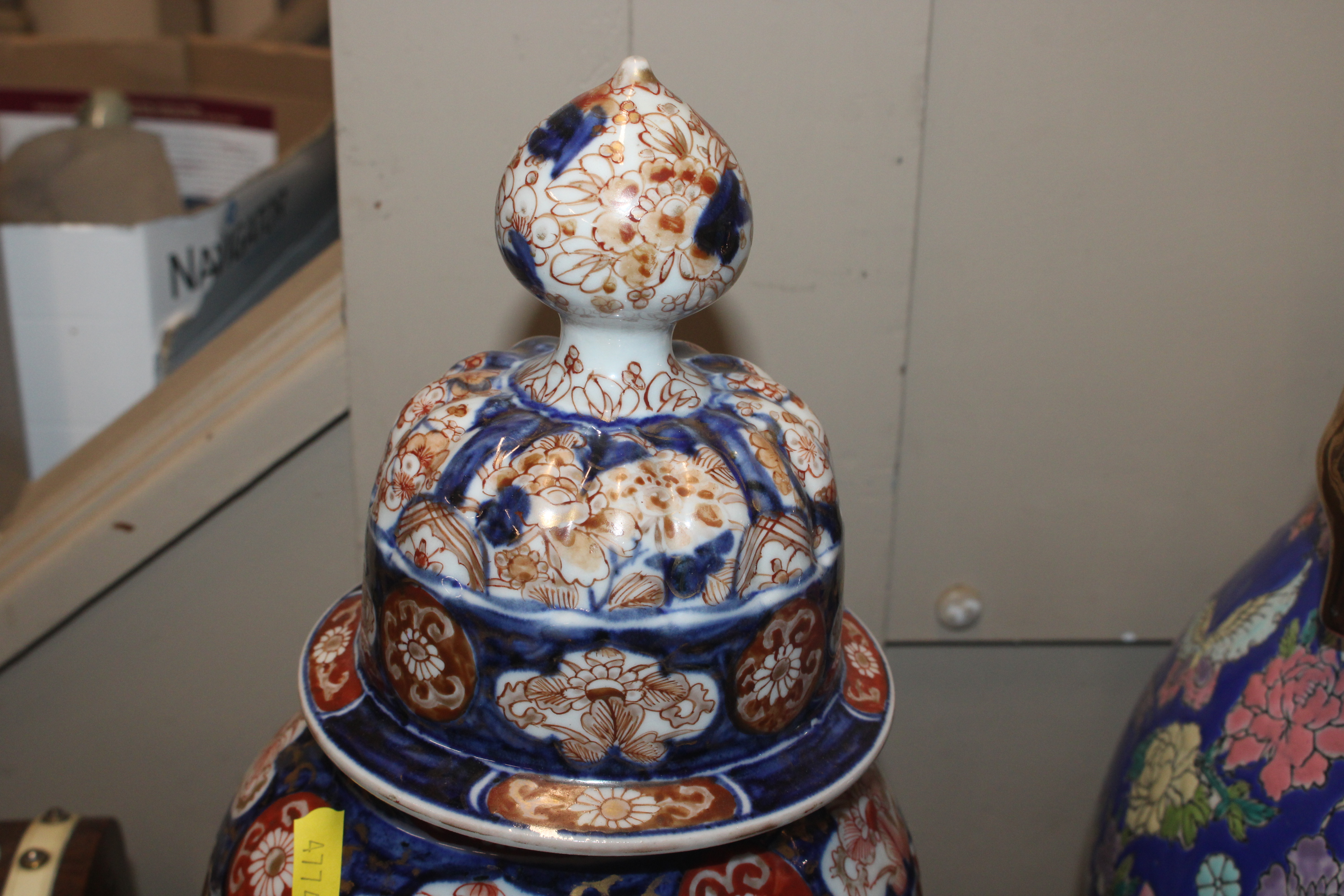 Am Imari baluster vase and cover - Image 6 of 12