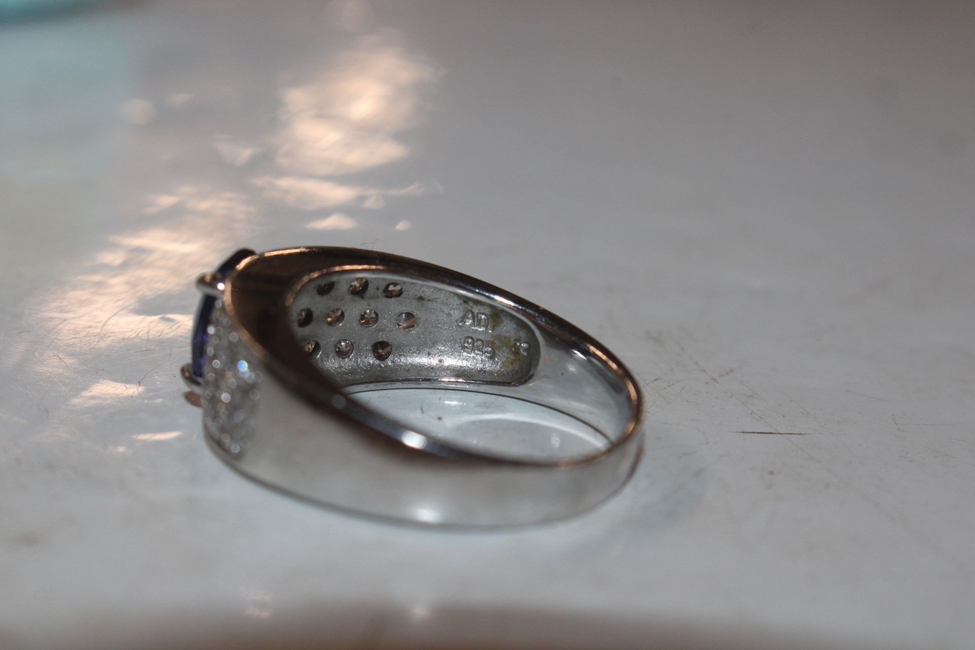 A Sterling silver Kyanite and white stone set ring - Image 4 of 5