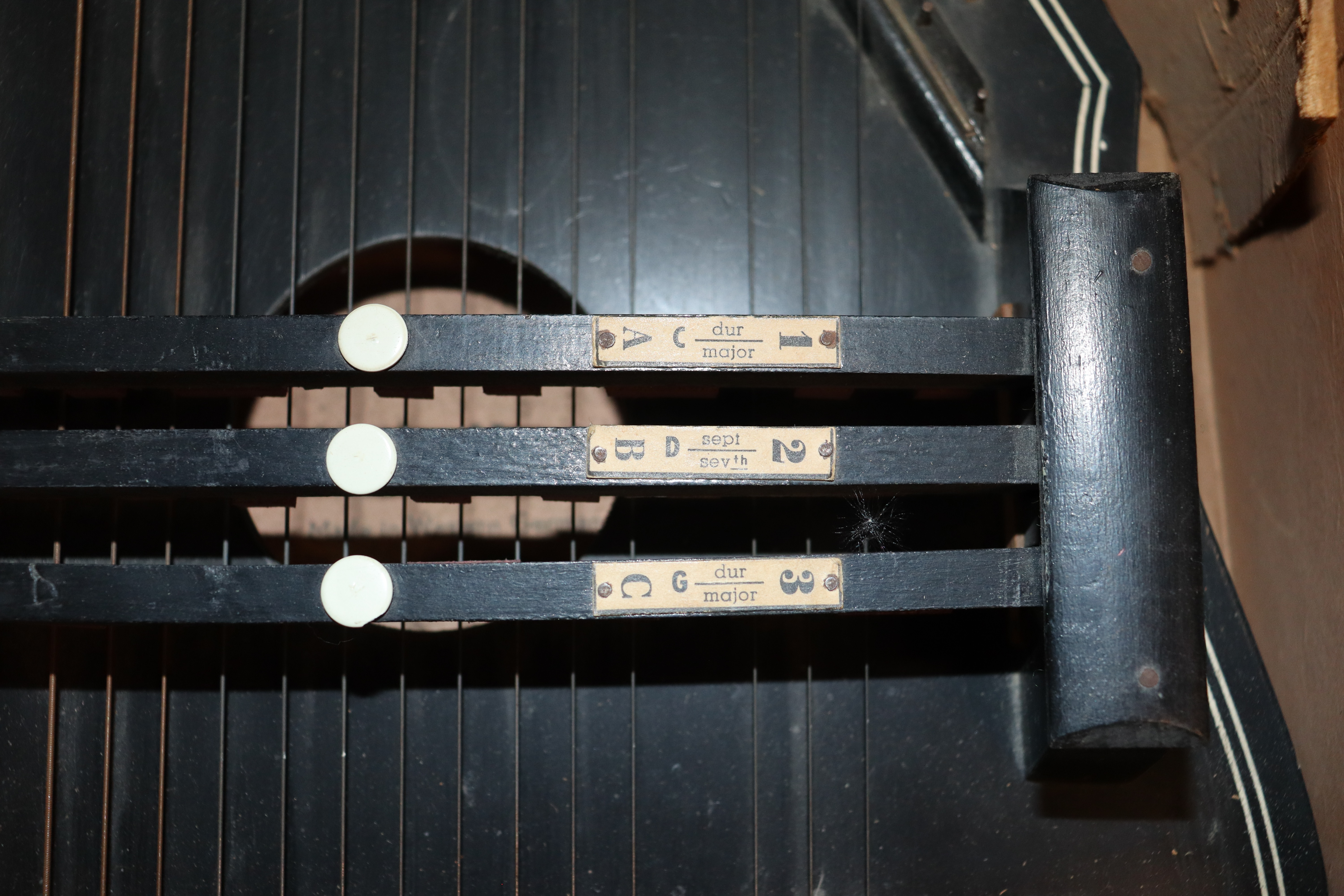 An autoharp - Image 3 of 8