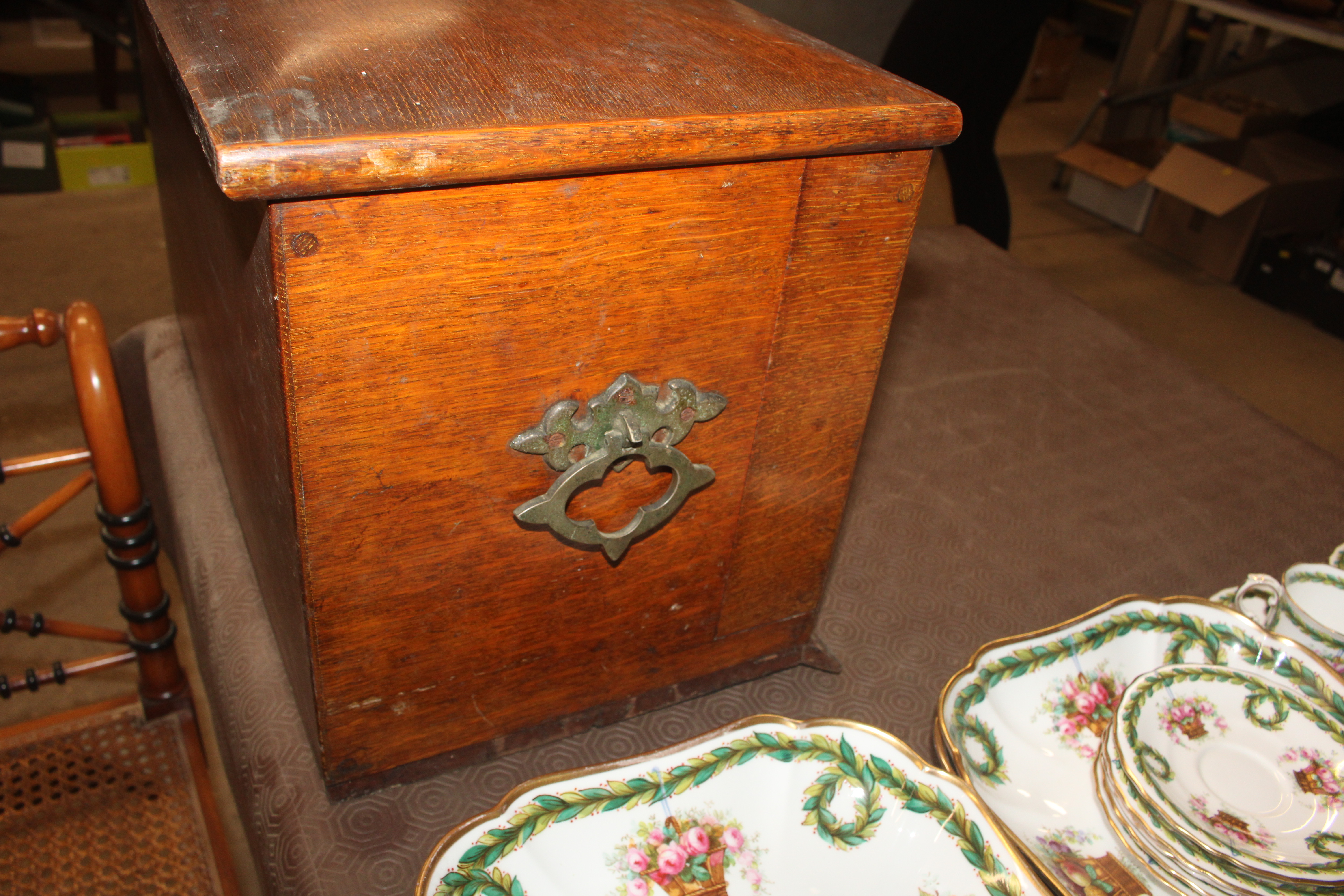 A late Victorian oak stationery cabinet - Image 18 of 19