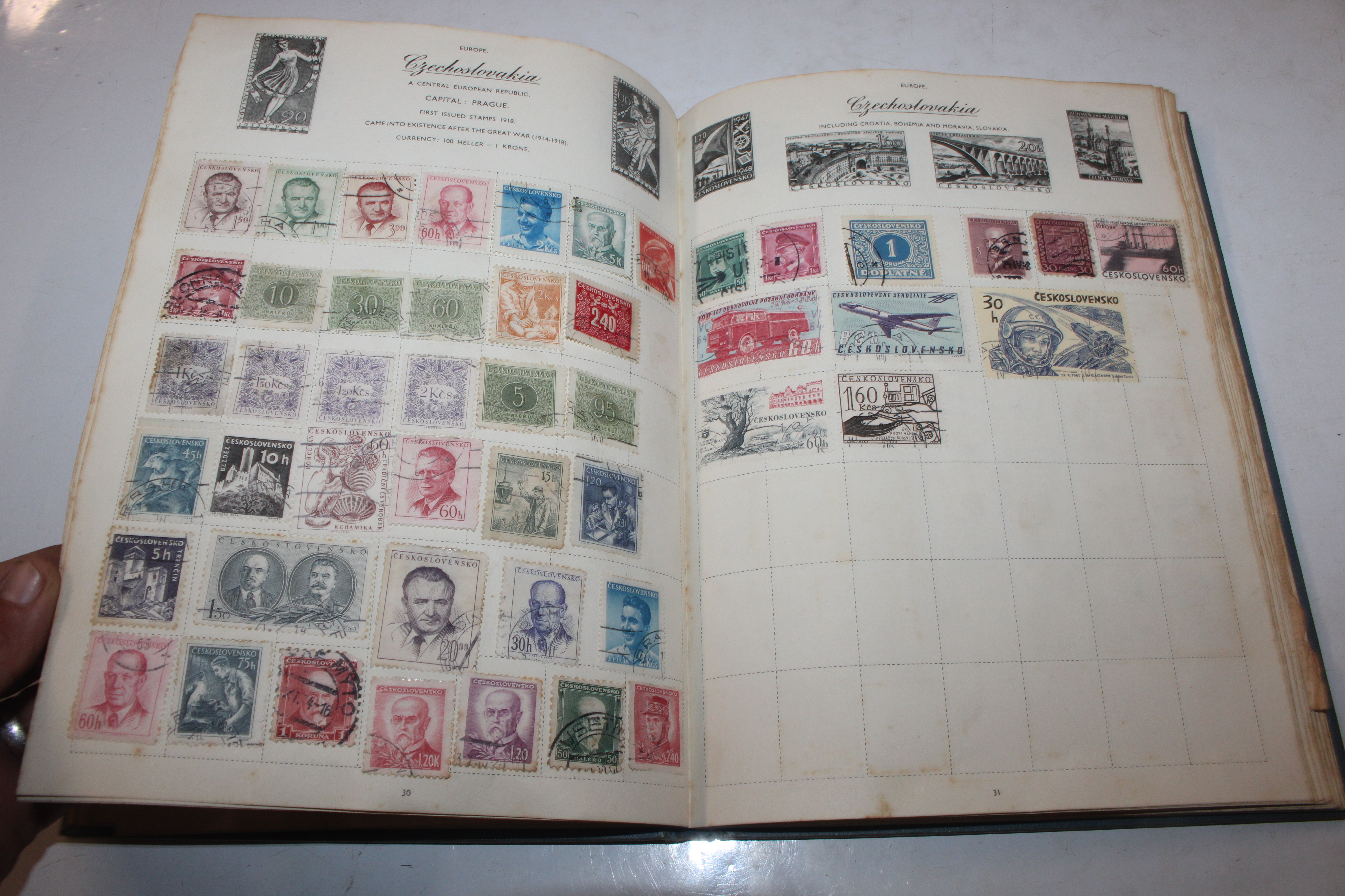 A box containing an album of stamps, various loose - Bild 13 aus 27
