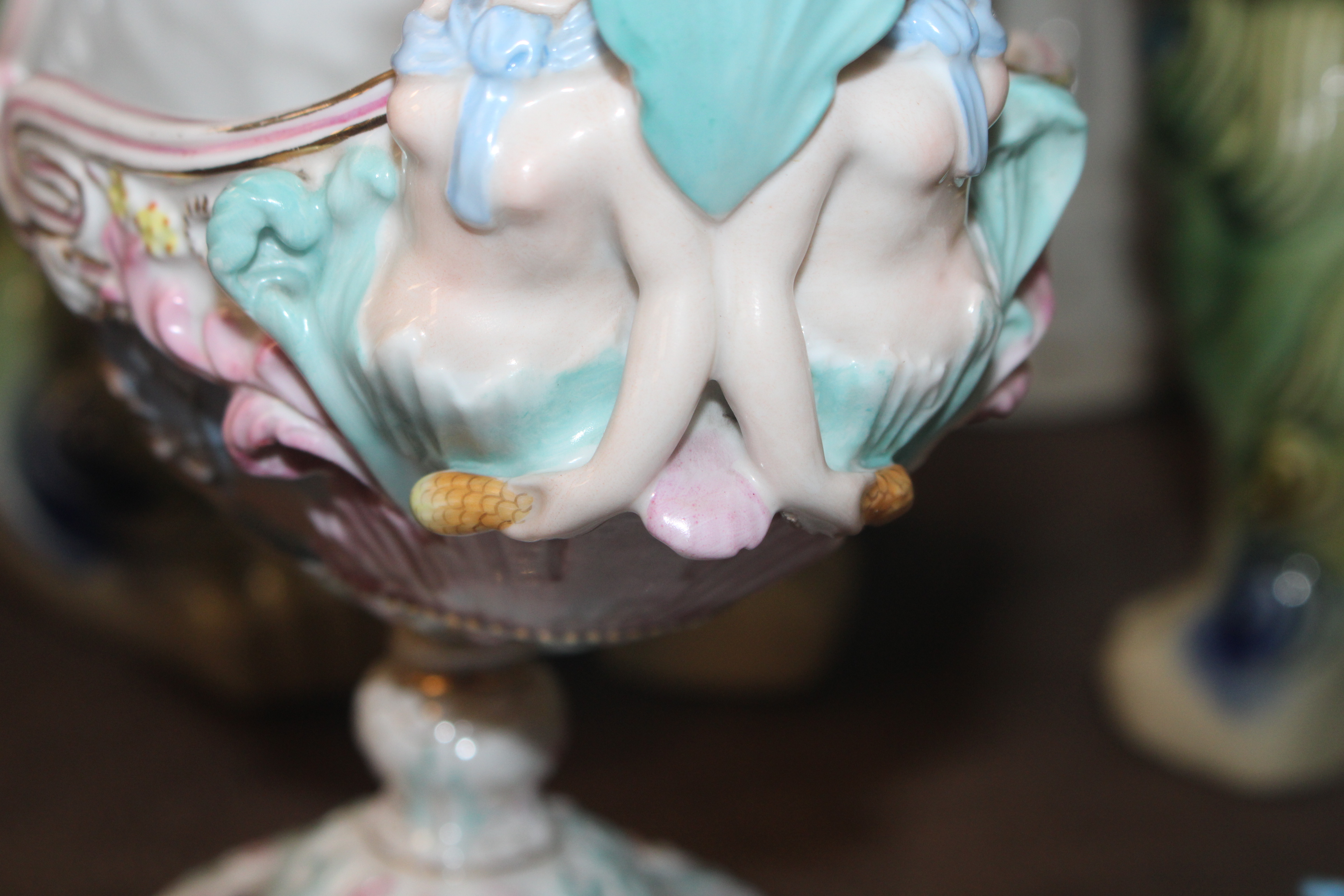 A 19th Century German porcelain jardinière in the - Image 18 of 25