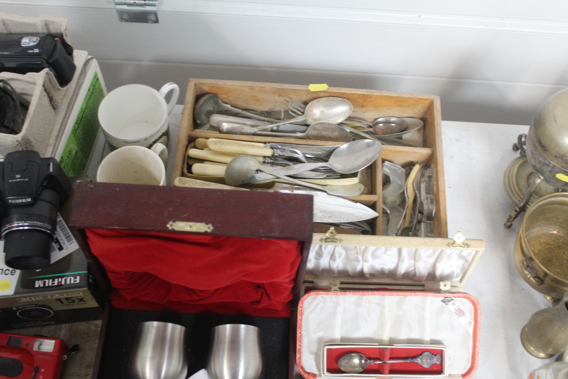A collection of metal ware to include cutlery, gob - Image 2 of 2