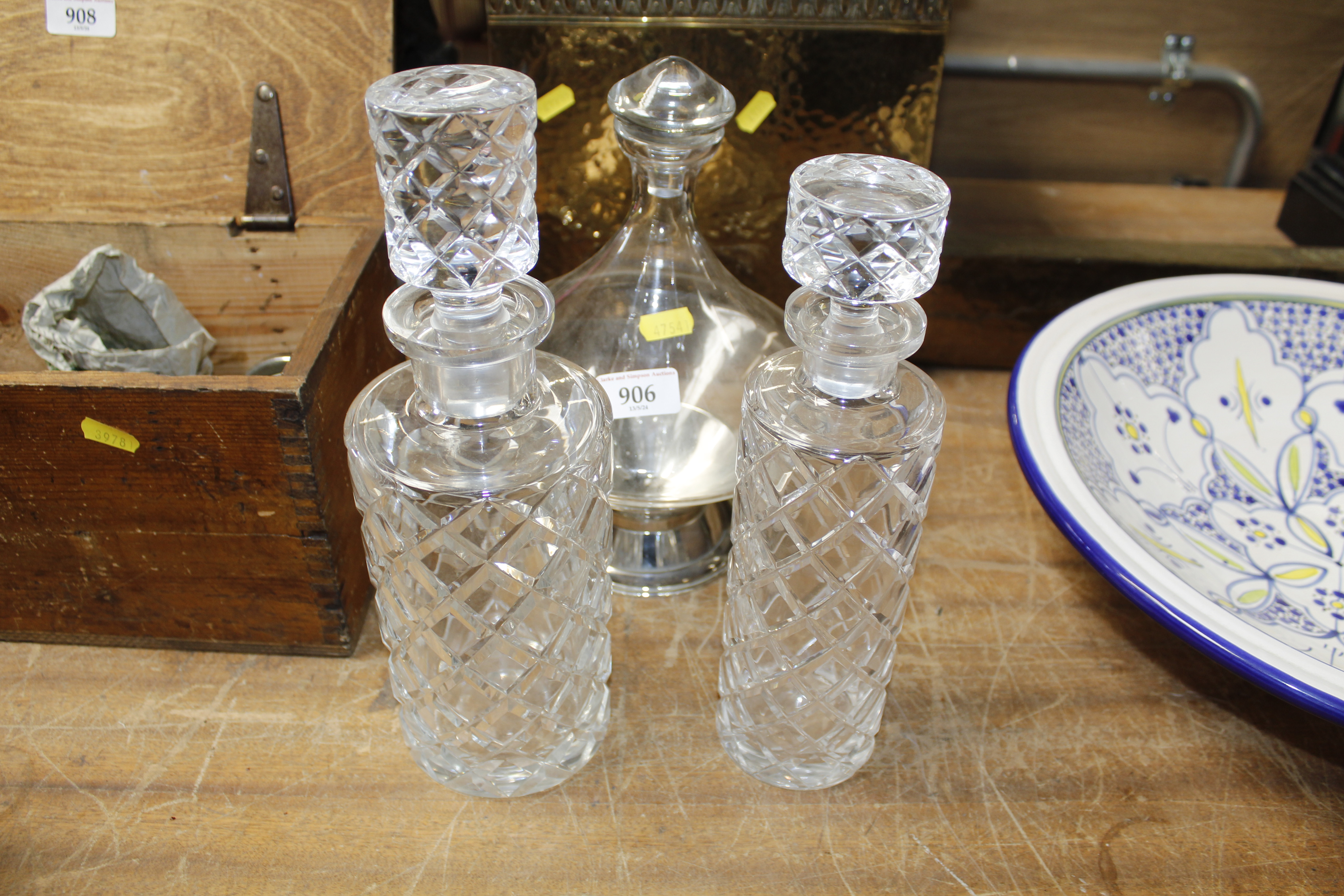 A graduated pair of cut glass decanters and a glas - Image 2 of 2