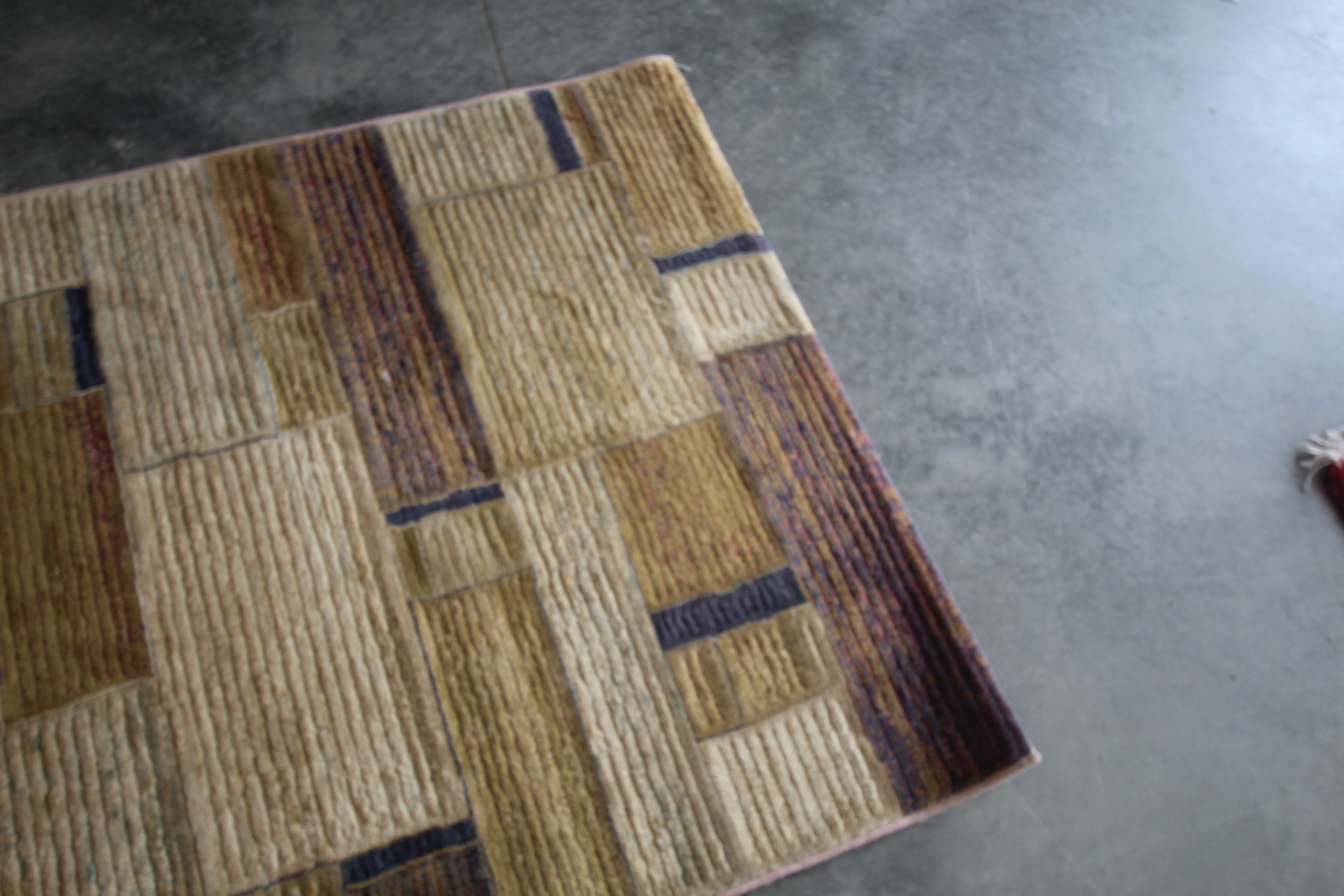 An approx. 5'6" x 4' modern rug - Image 2 of 4