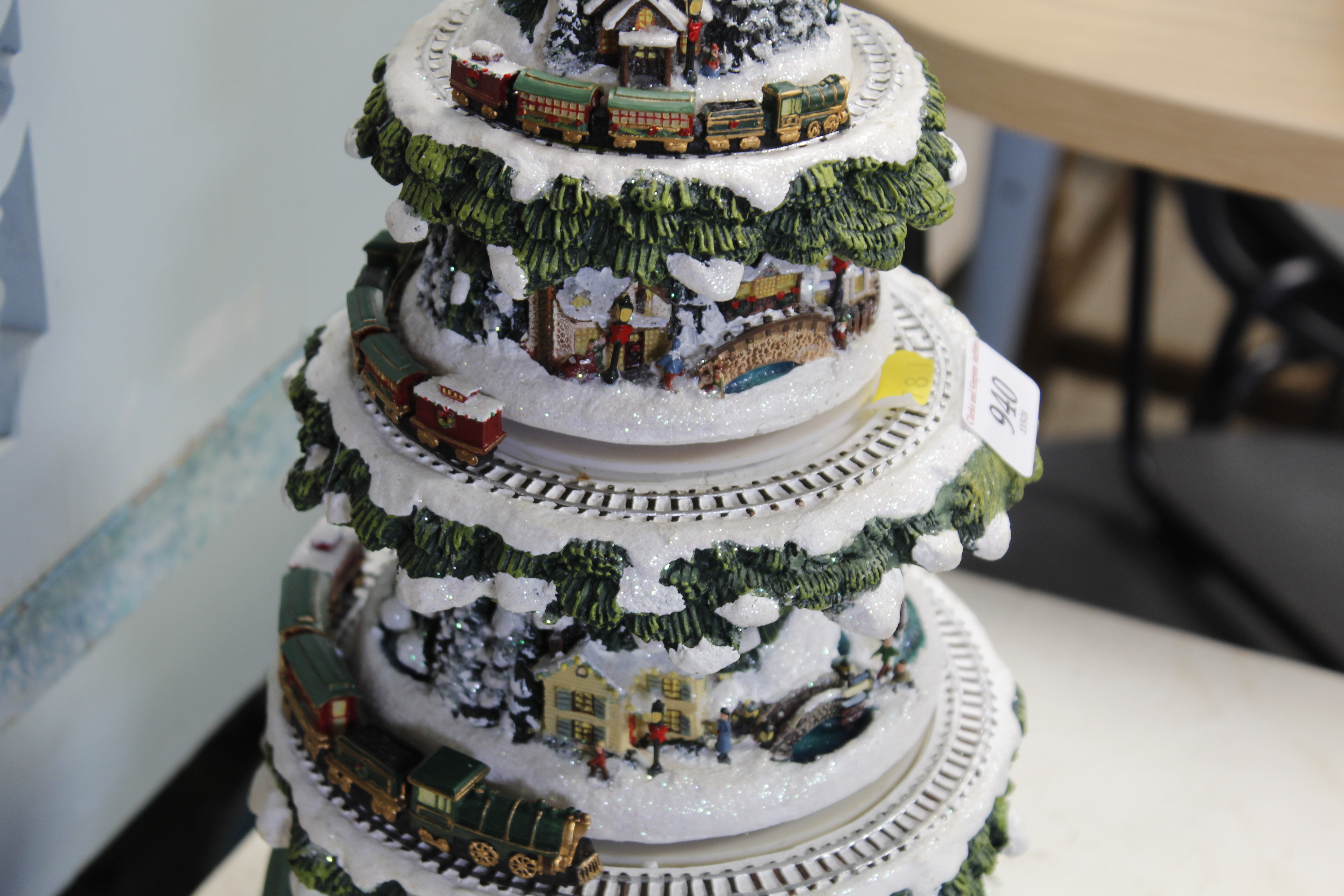 A Thomas Kinkade Christmas ornament 'Wonderland Ex - Image 3 of 4